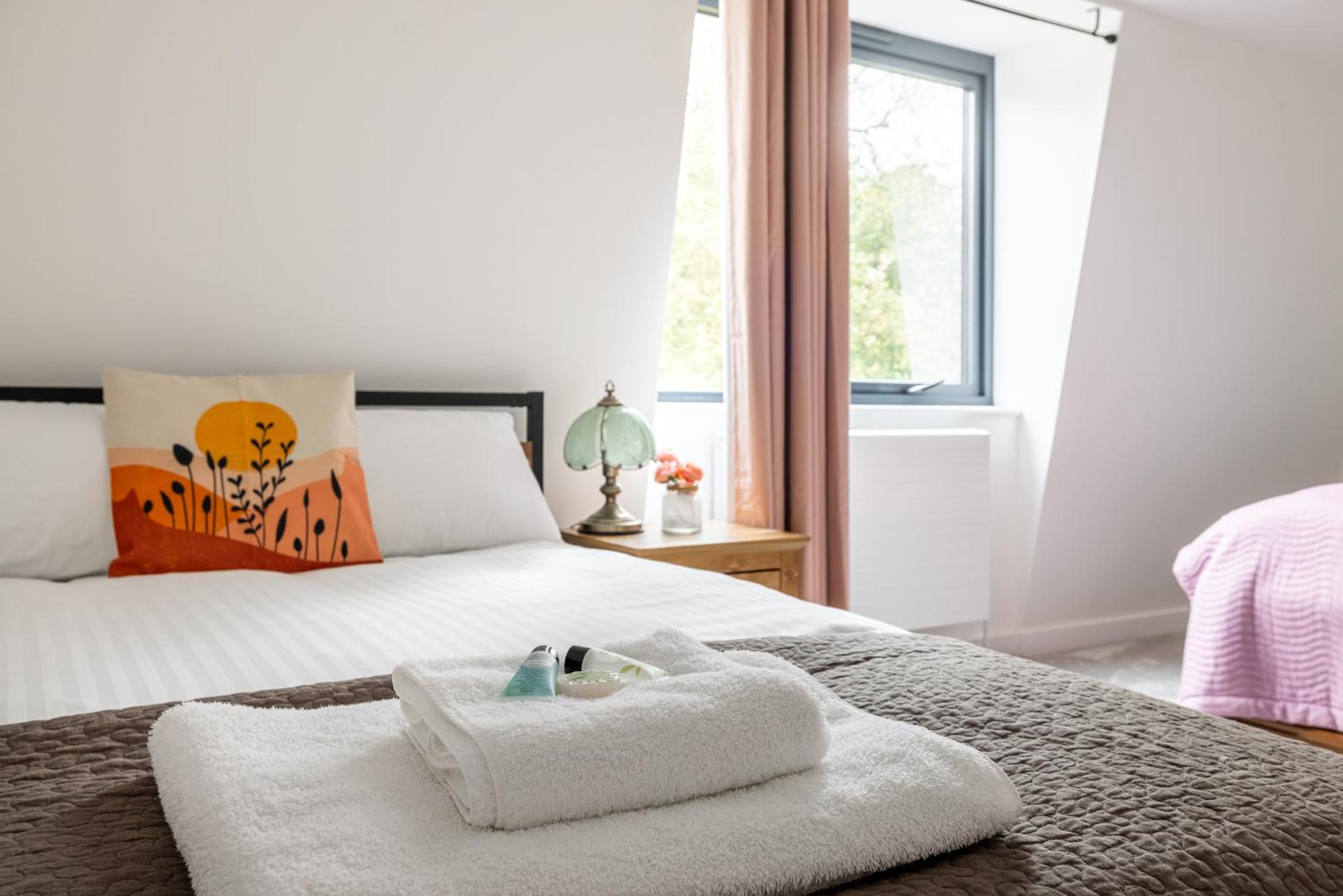 Sleeps 14 Free Parking Spacious House view 4