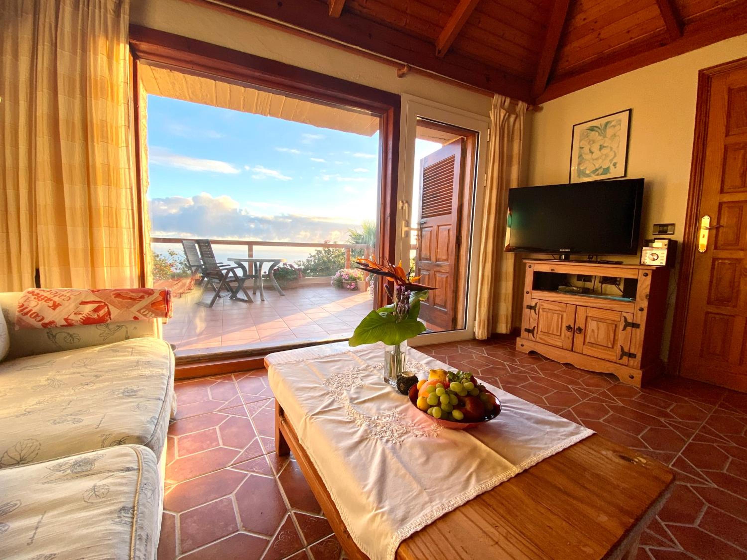 Finca Tenerife - Authentisches kanarisches Haus mit Traumblick, tropischem Garten und Sauna
