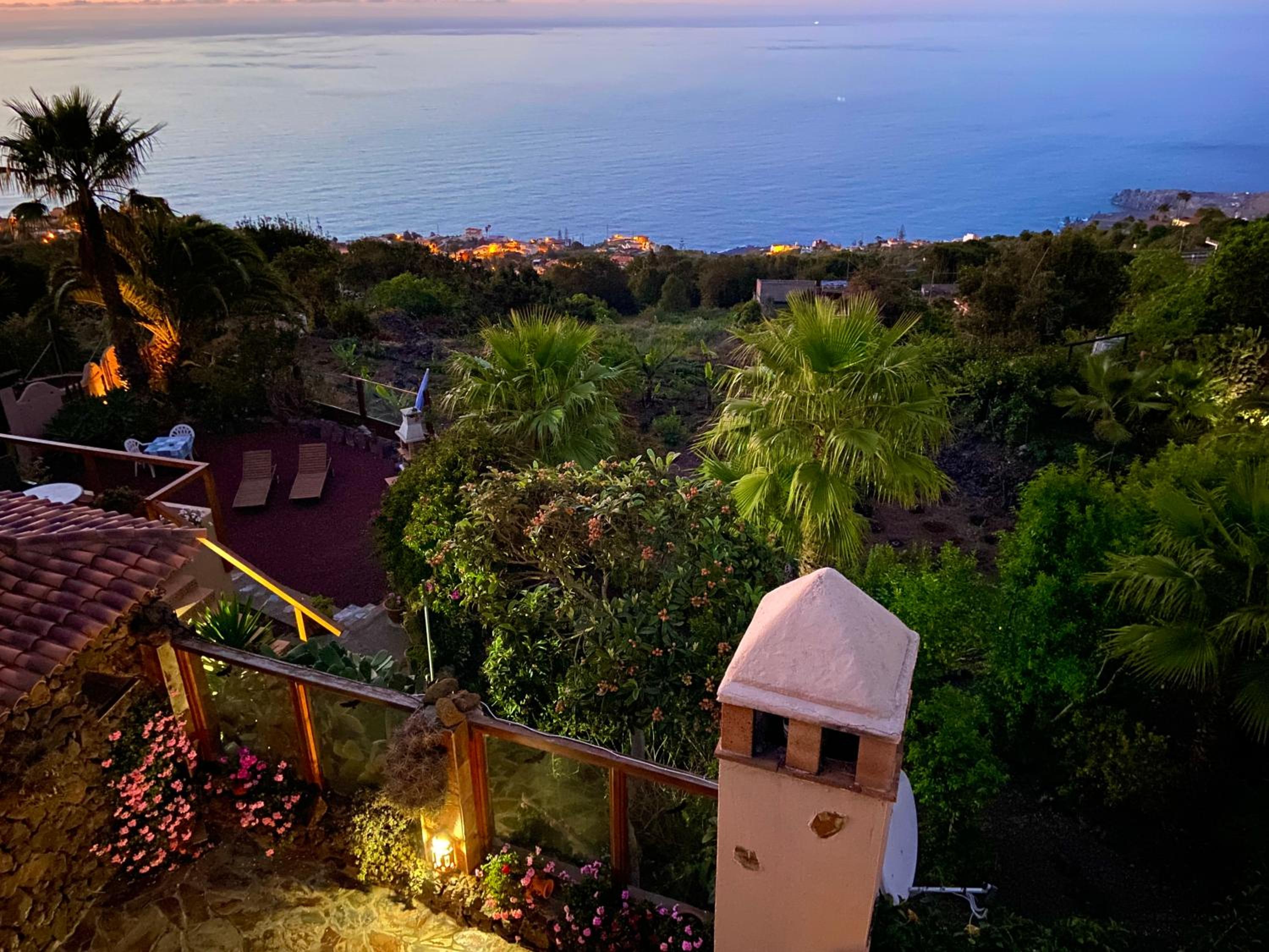 Finca Tenerife - Authentisches kanarisches Haus mit Traumblick, tropischem Garten und Sauna