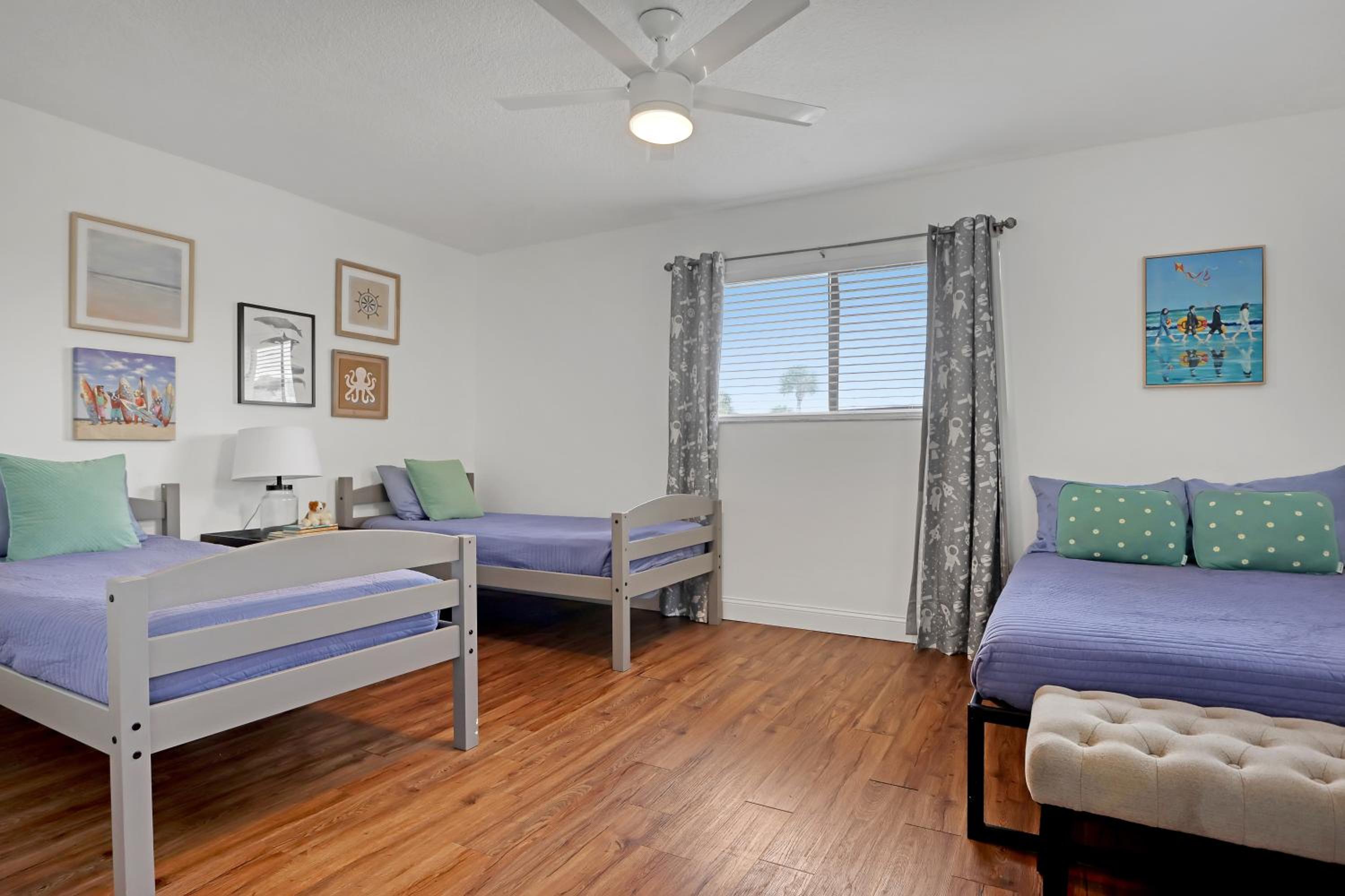 Spacious Townhome 5 Mins Walk to Beach view 4