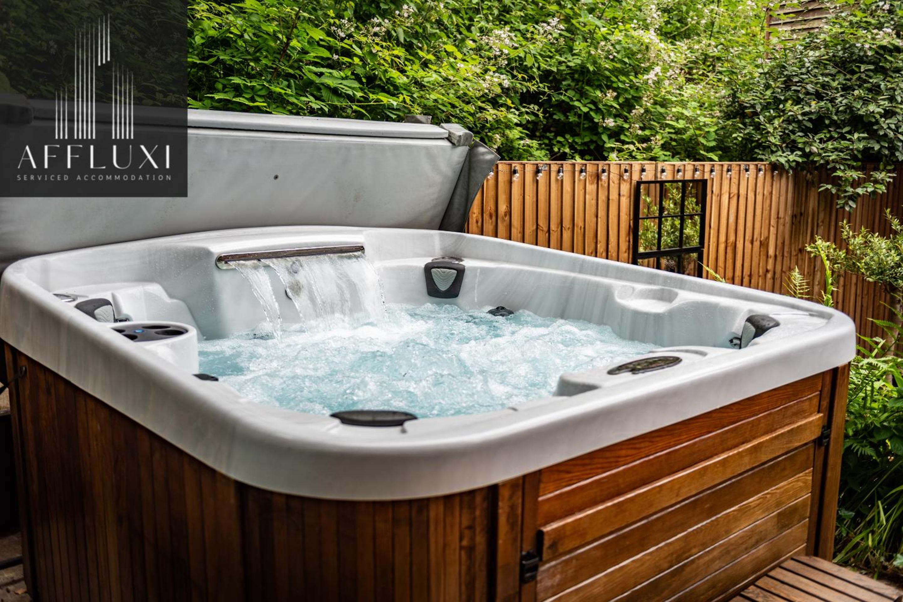 Ironbridge Hot Tub Retreat - Sleeps 10 view 3
