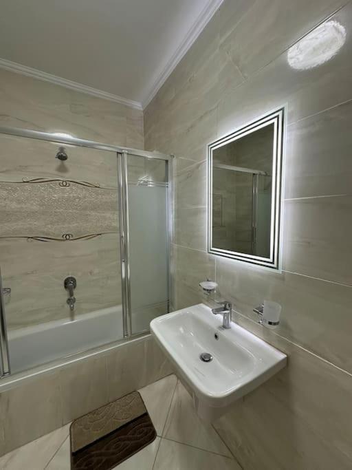 Royal Suite near City Star Mall 3 Bedroom Apart