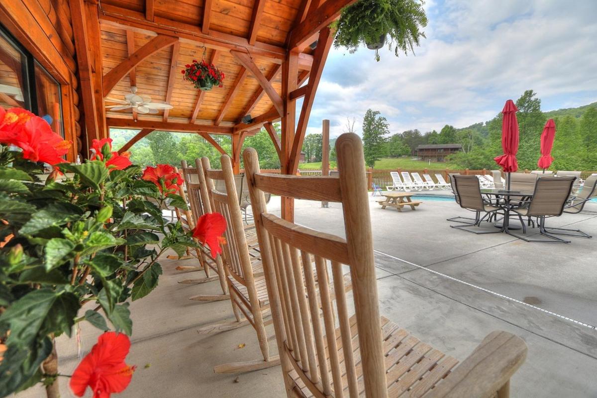 The Hidden Owl Mountain Lodge cabin view 4