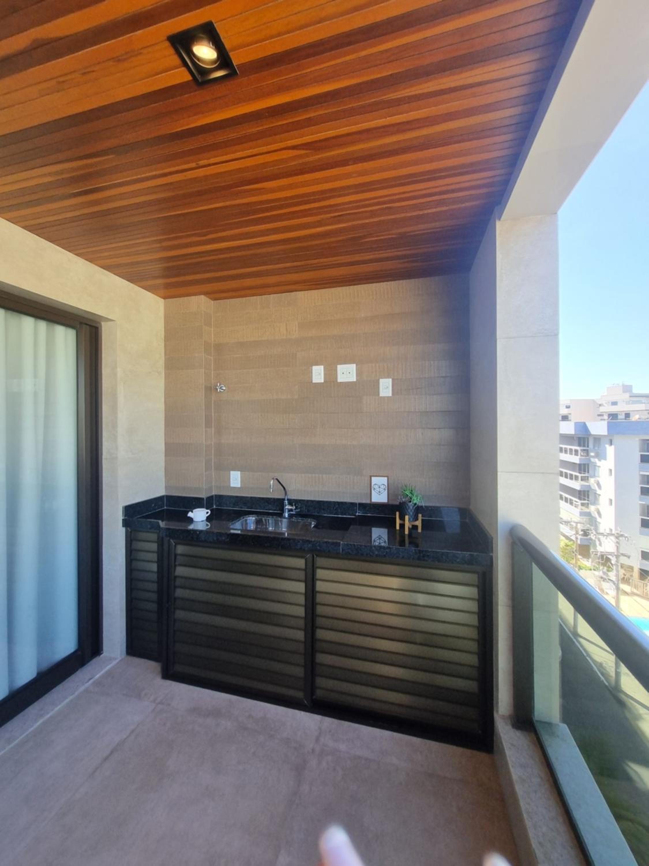 Estiloso ap 3 quartos a um passo da praia do forte