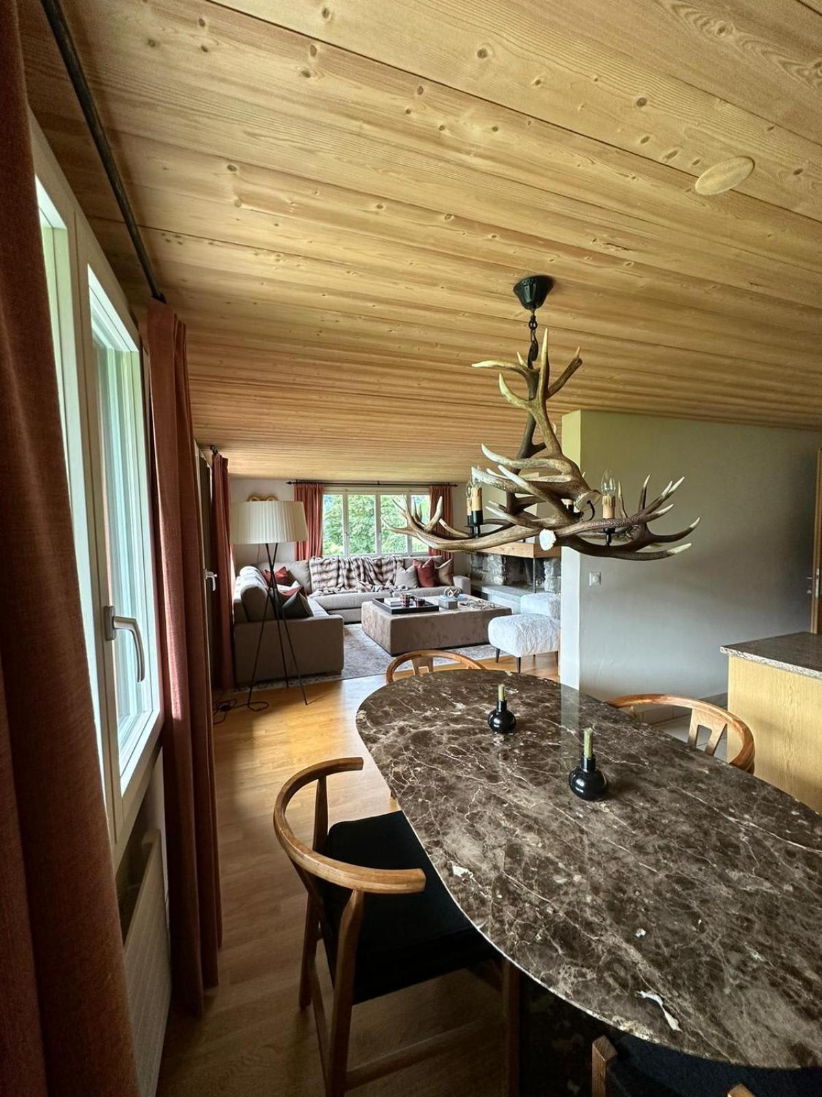 Alpine Haven 3-bedroom Chalet in Gstaad