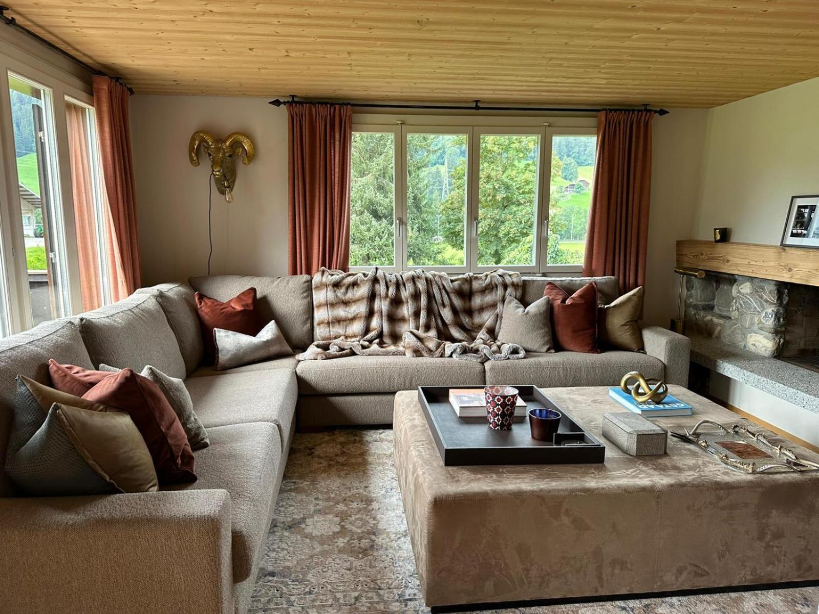 Alpine Haven 3-bedroom Chalet in Gstaad