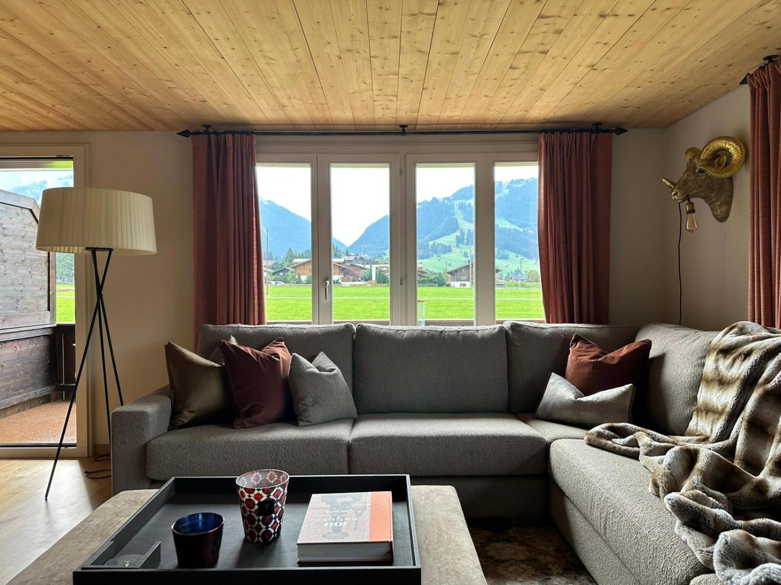 Alpine Haven 3-bedroom Chalet in Gstaad