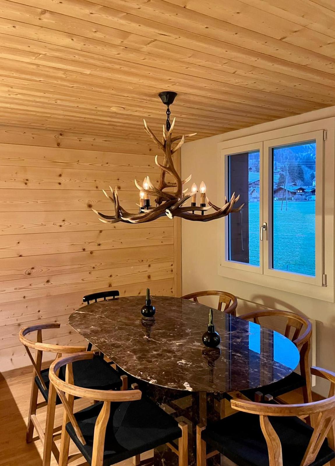 Alpine Haven 3-bedroom Chalet in Gstaad