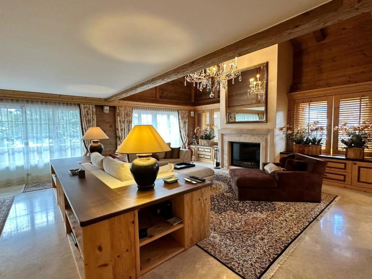 Luxury Flat Close to Park Hotel in Gstaad