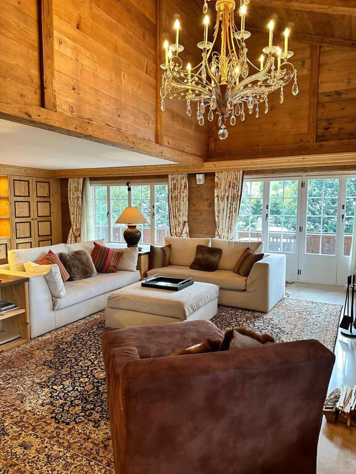 Luxury Flat Close to Park Hotel in Gstaad