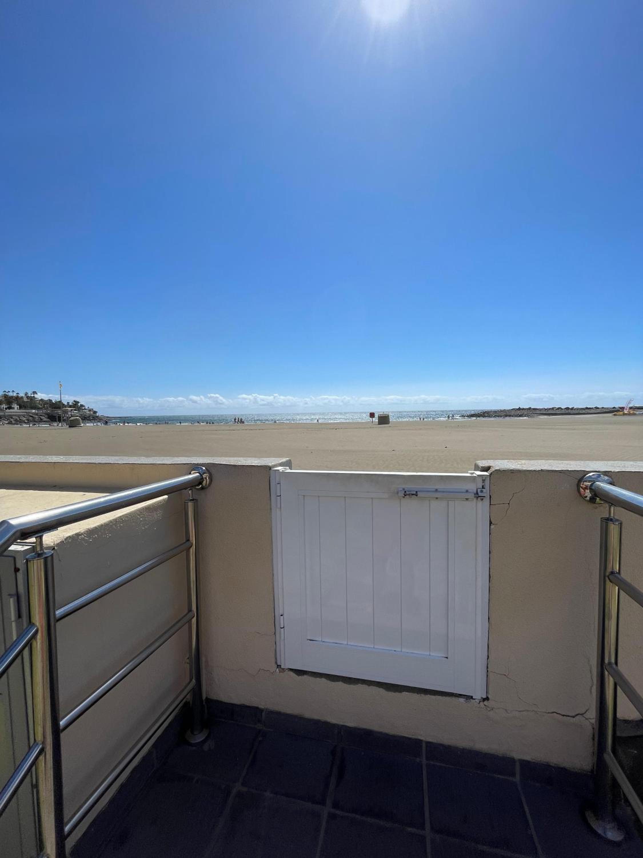 Primera línea de playa, apartamento completo