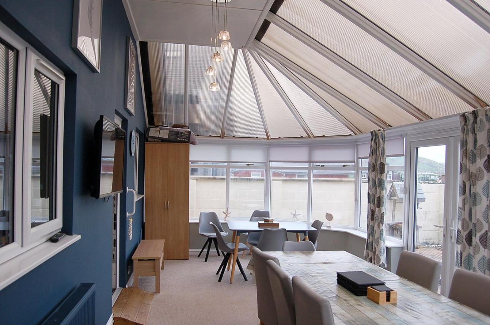 Sound of the Sea, beach front Bungalow with hot tub, in Tywyn view 4