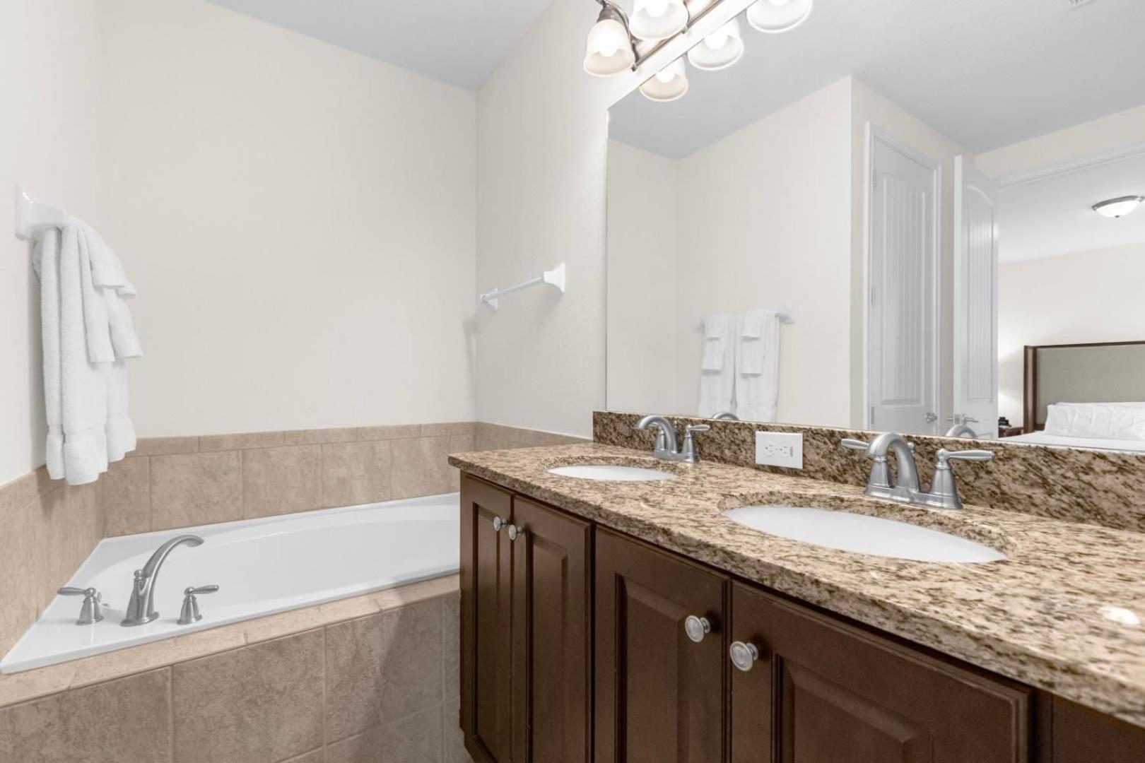 Your Dream Vacation Awaits Family 10-Bd Villa