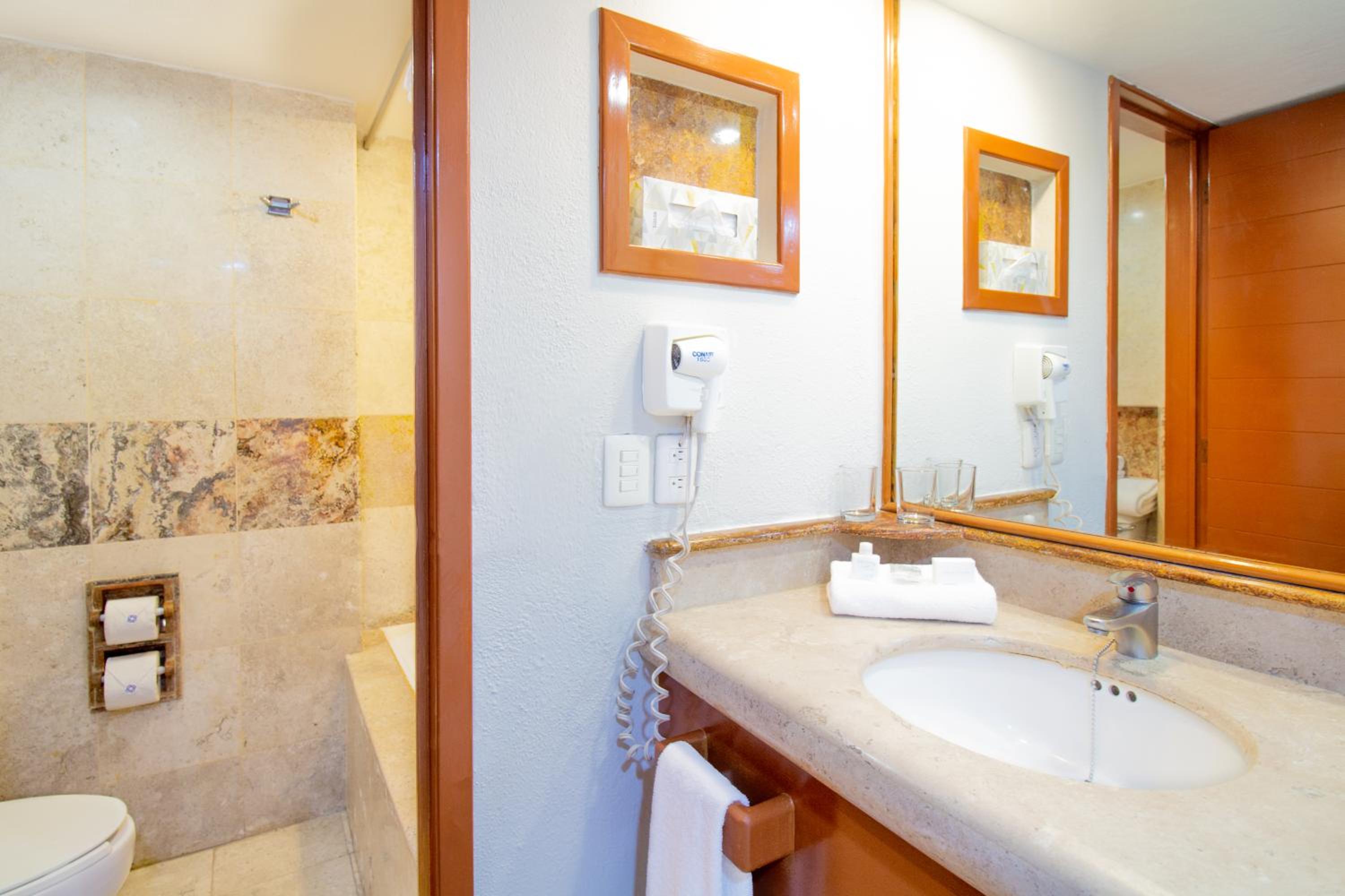 Puerto Vallarta Vacations - Plaza Pelicanos Club Beach Resort All Inclusive - Property Image 98