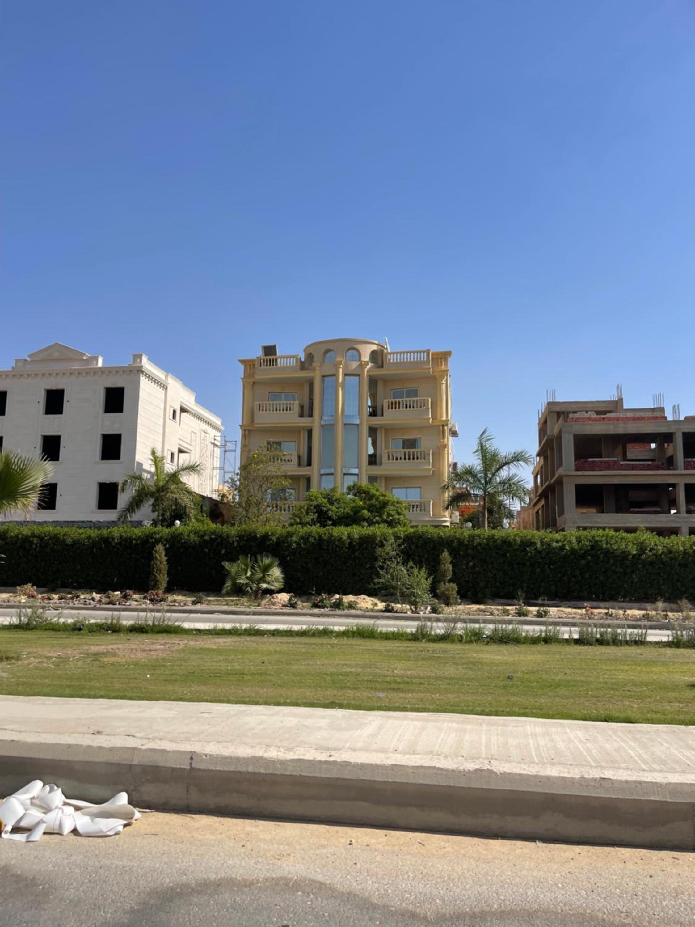 شقة فندقية غرفتين بكمبوند قرب ميدان جهينة