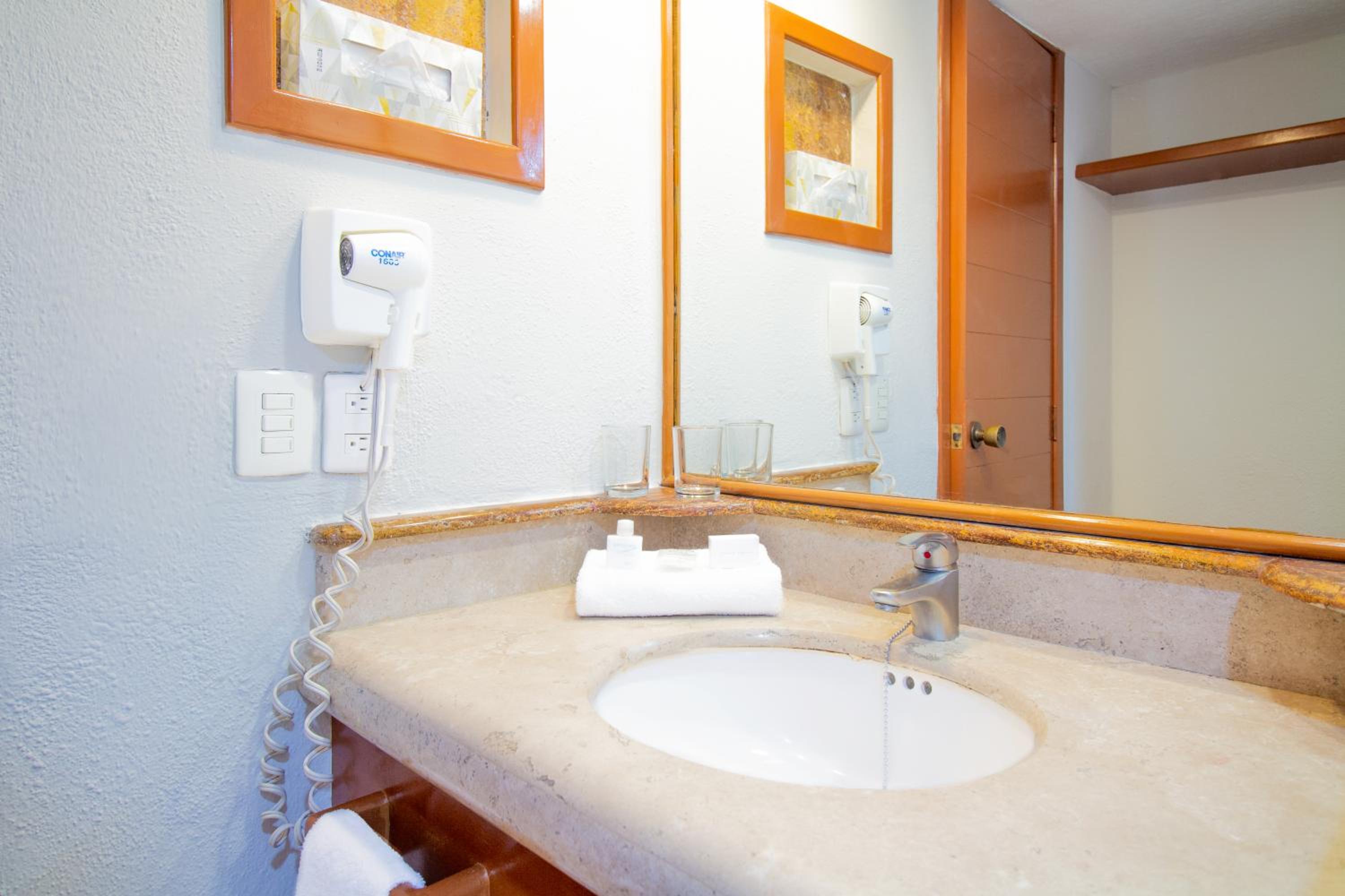 Puerto Vallarta Vacations - Plaza Pelicanos Club Beach Resort All Inclusive - Property Image 96