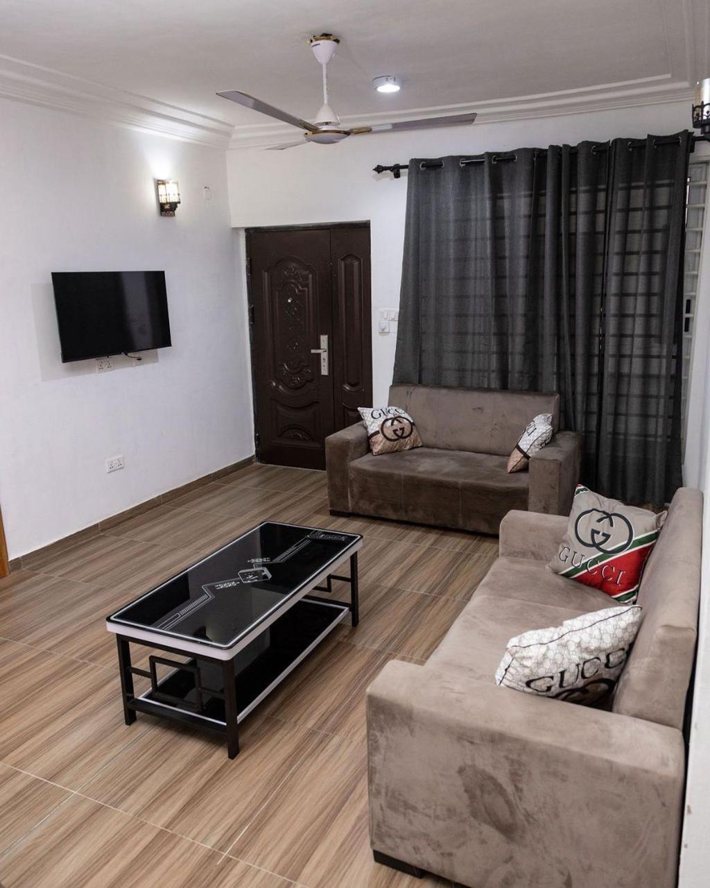 Richview Luxury Apartment