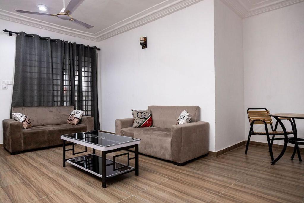 Richview Luxury Apartment