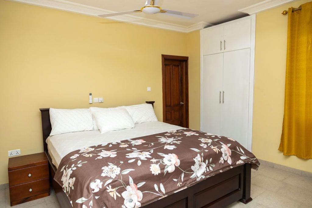 Richview Luxury Apartment