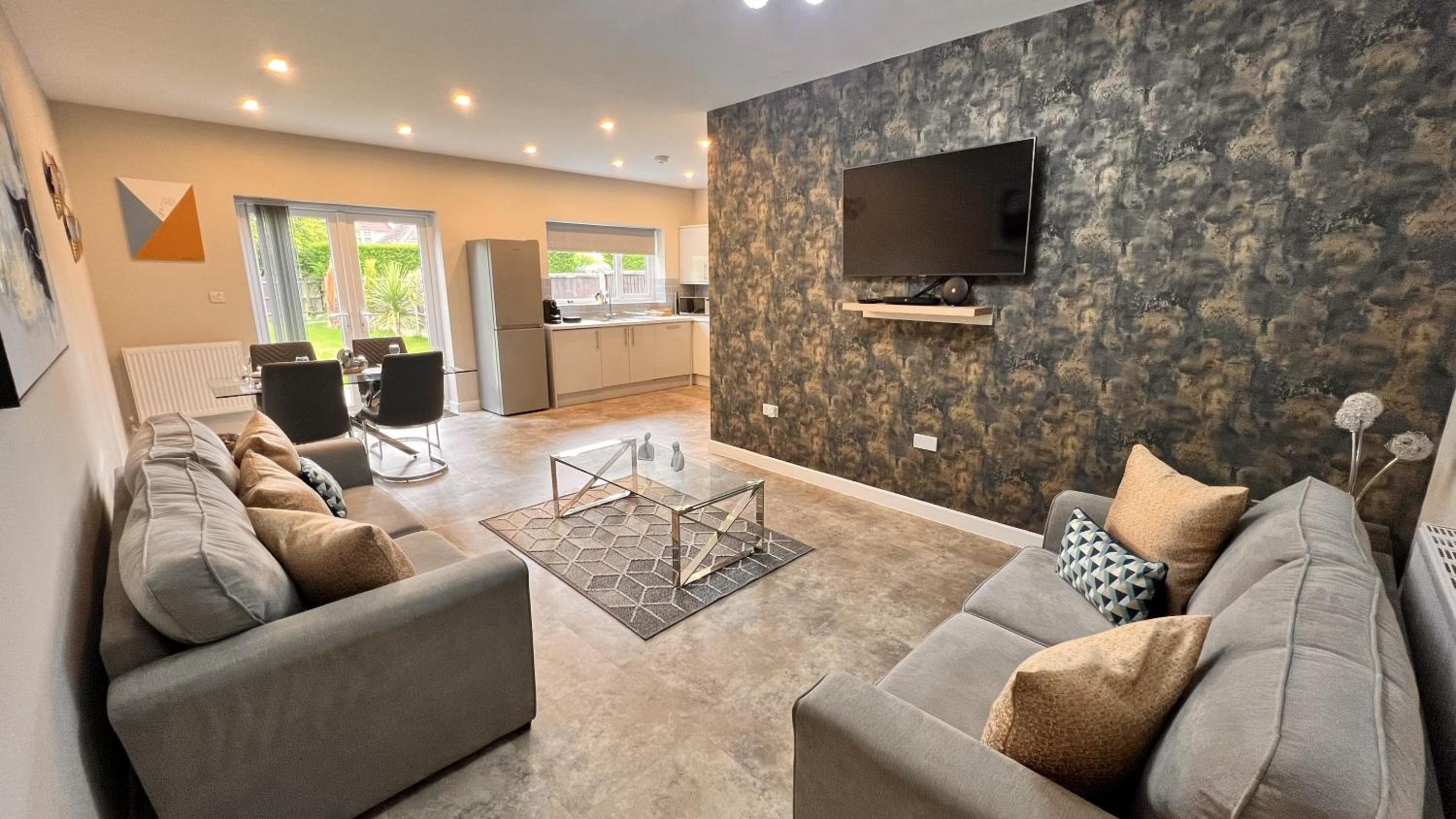 5-Bedroom House in Prime Solihull Near NEC, JLR and Airport view 5