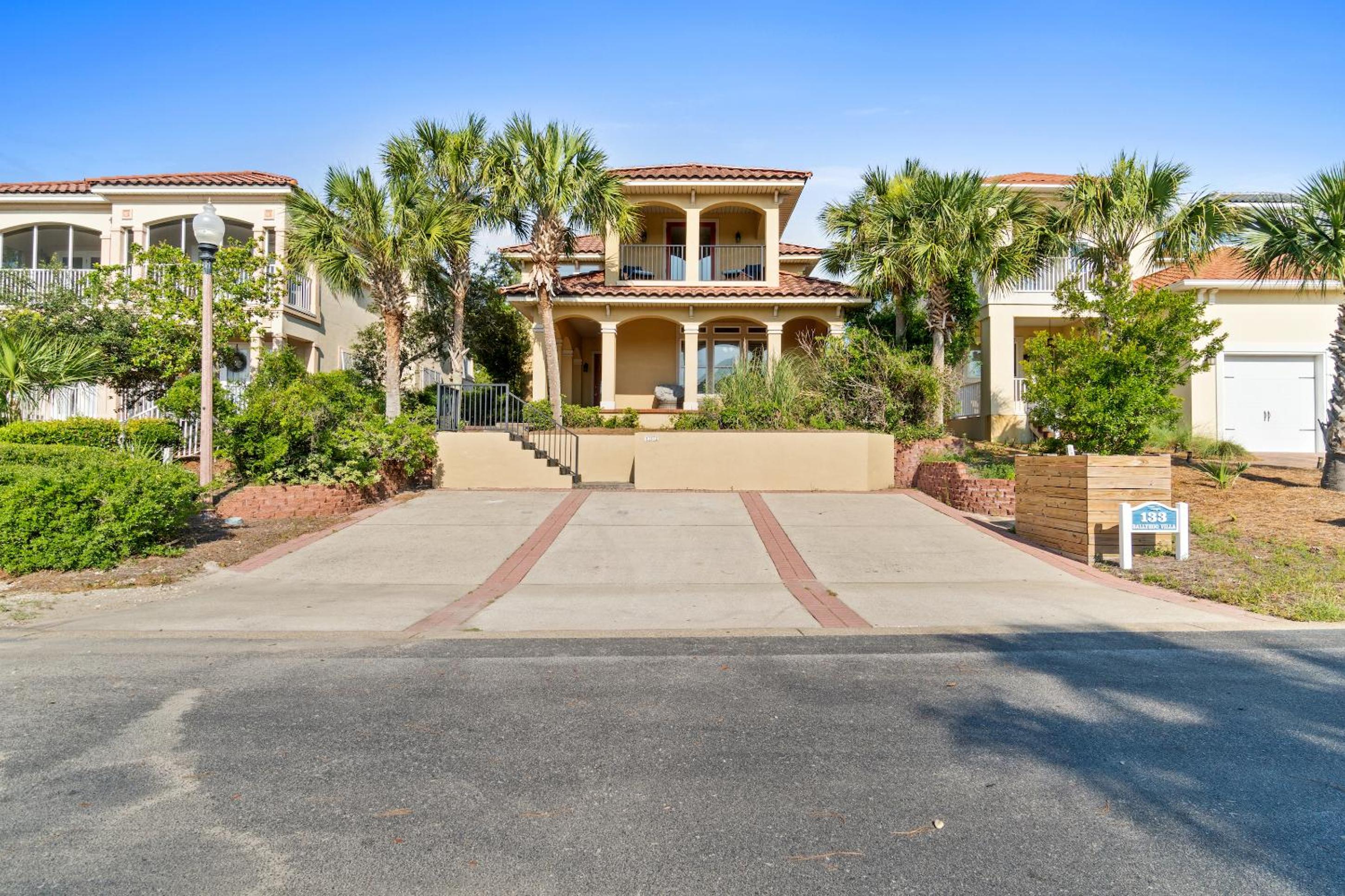 La Valencia Villas