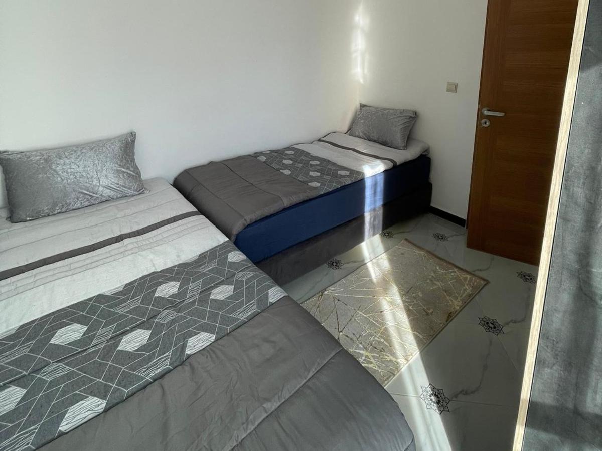 Hercules Apartment view 4