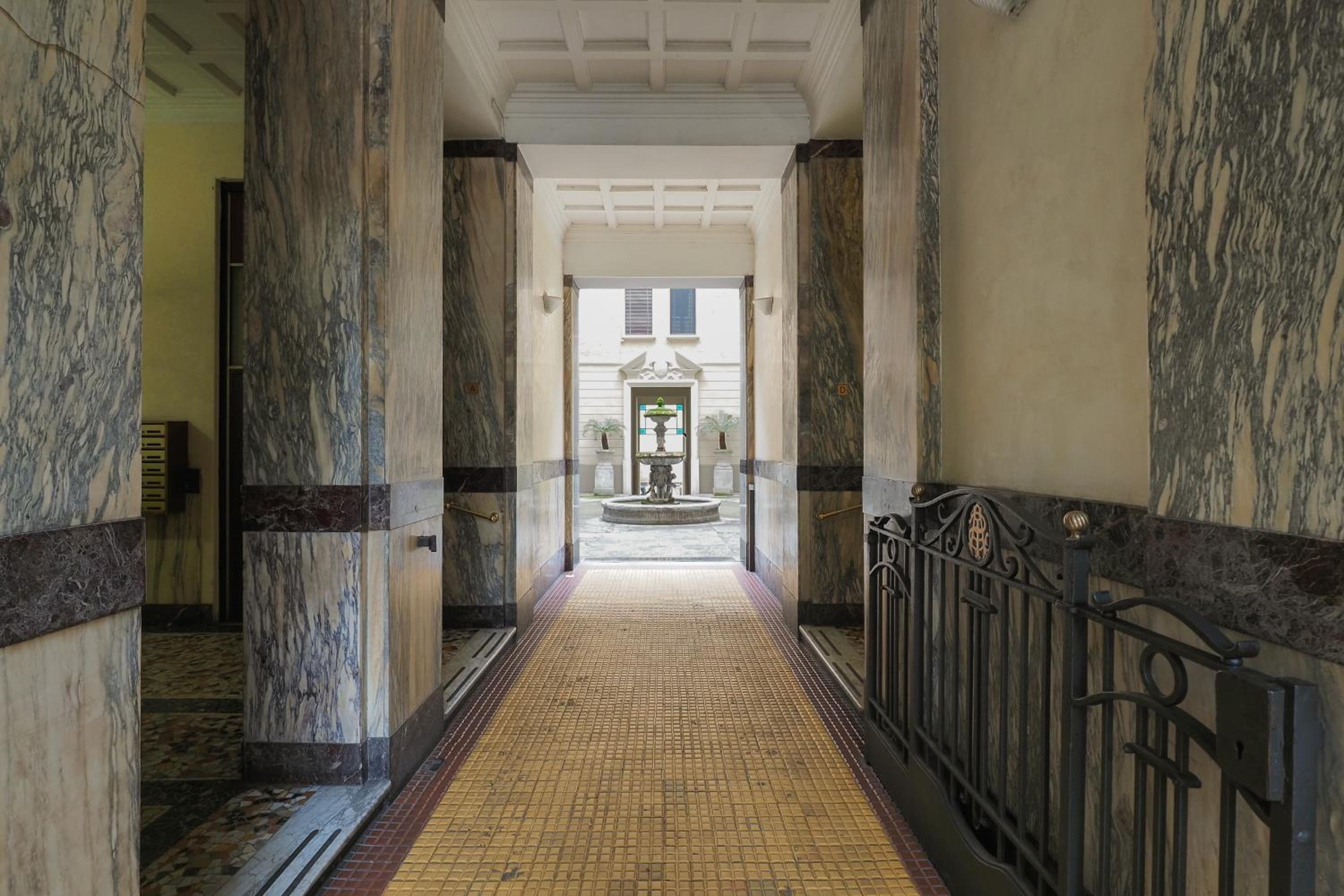 PrimoPiano - Piazza Napoli