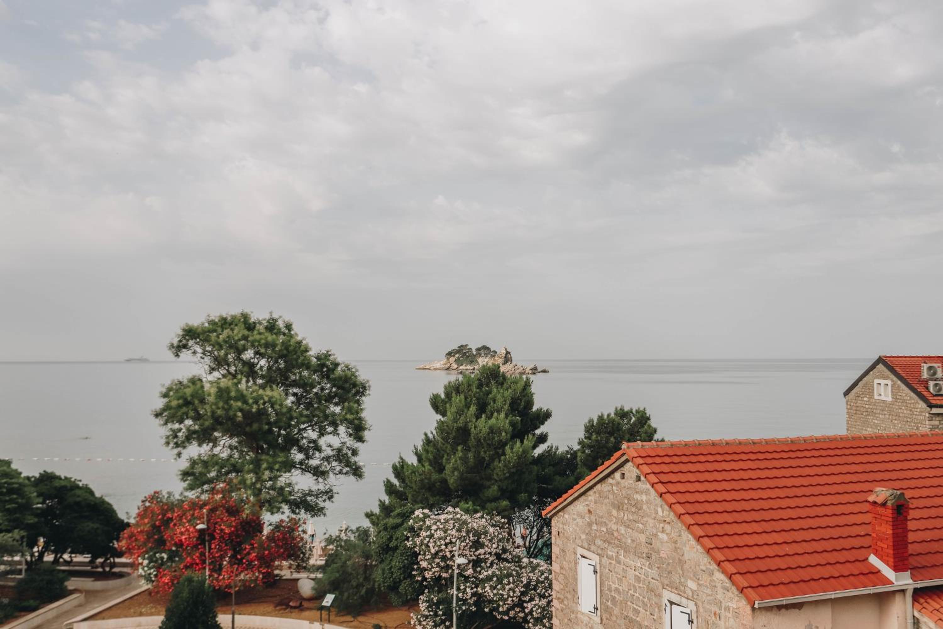 Duplex 3 bedrooms on the first line in Petrovac view 5