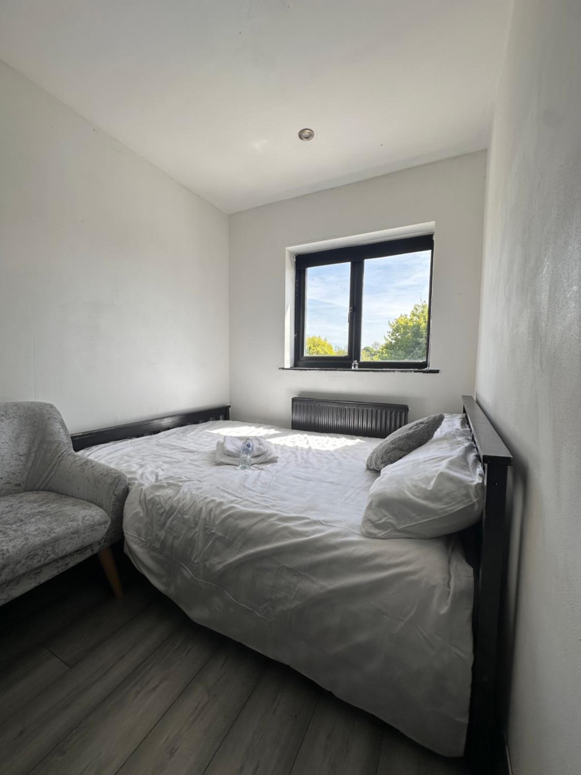 Four Bedrooms and Two Bathrooms up to Nine People view 5