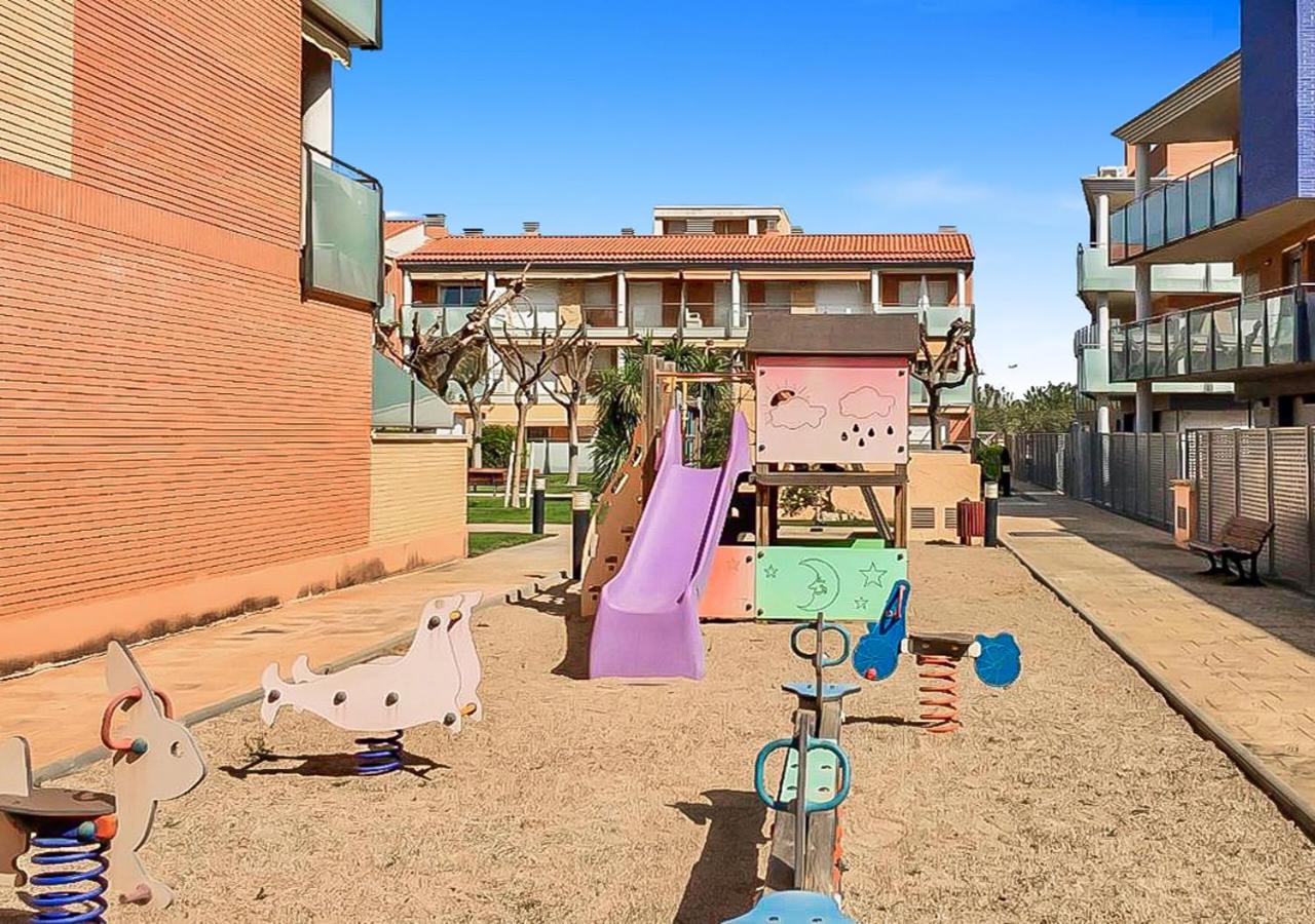 Apartamento con piscina, terraza y parking gratis 