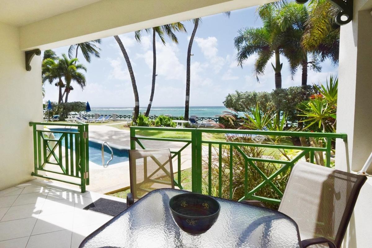 Casual Beachfront Studio with Pool apts by Bluescape