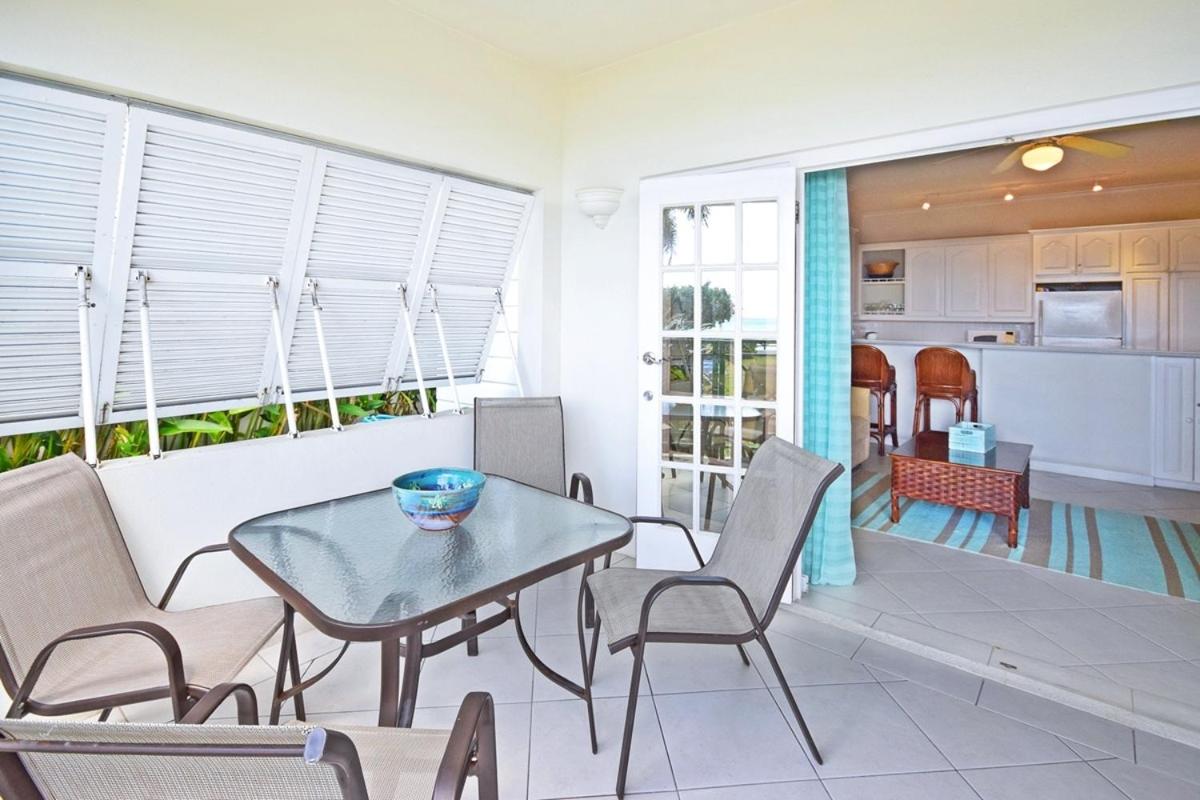 Casual Beachfront Studio with Pool apts by Bluescape