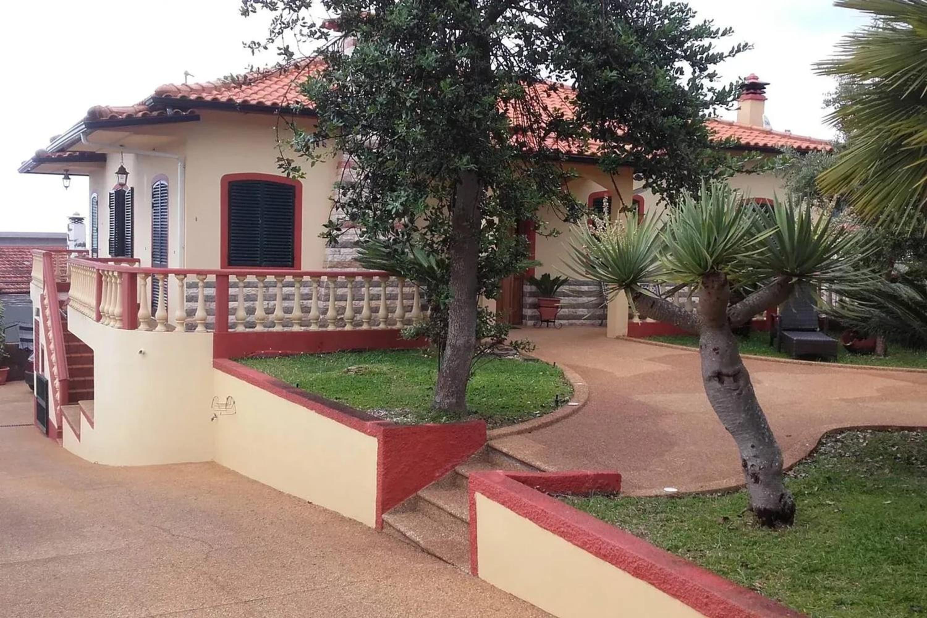 Charming House in Santana with Sea View