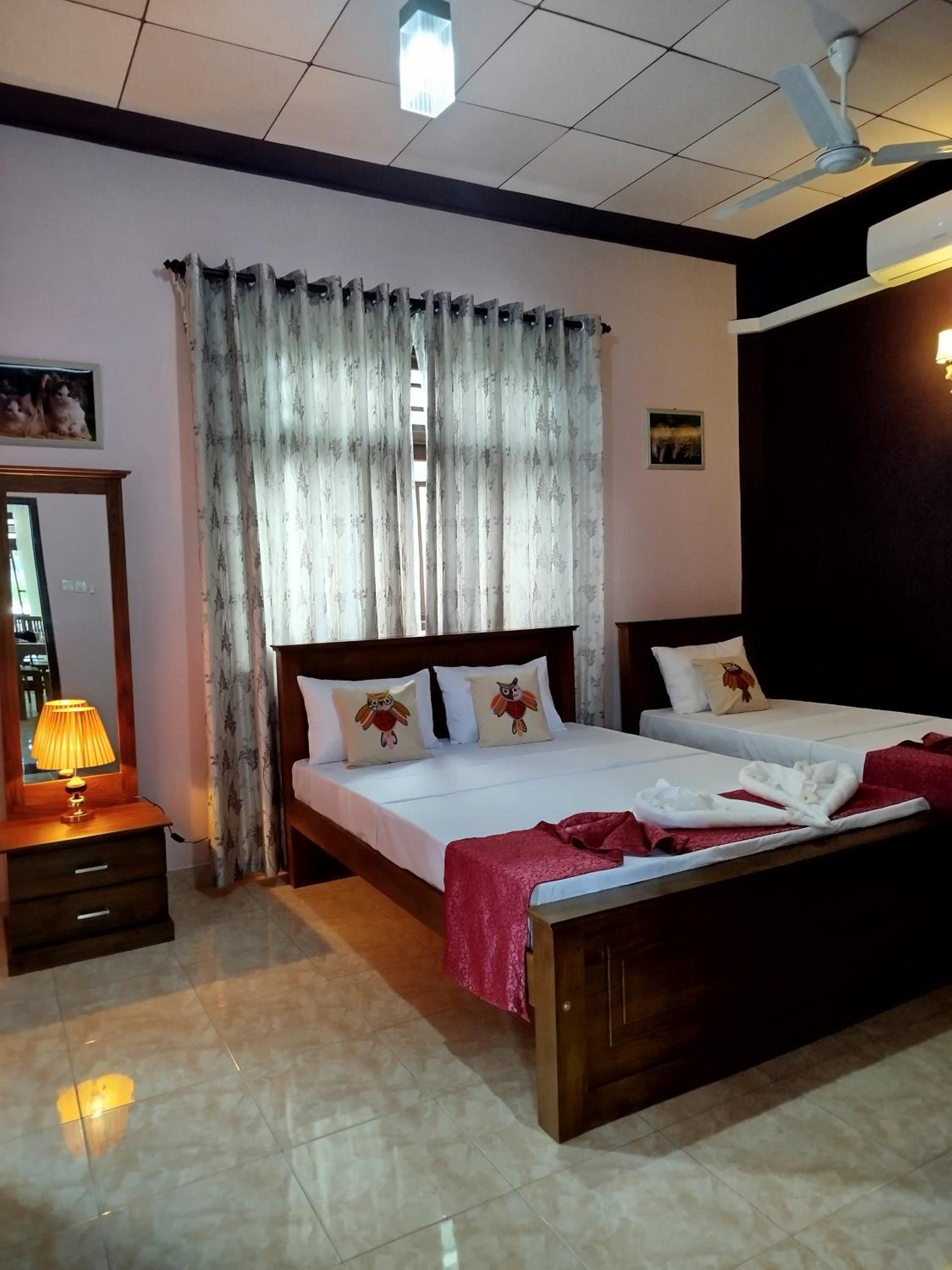 Cosy White Palace view 2