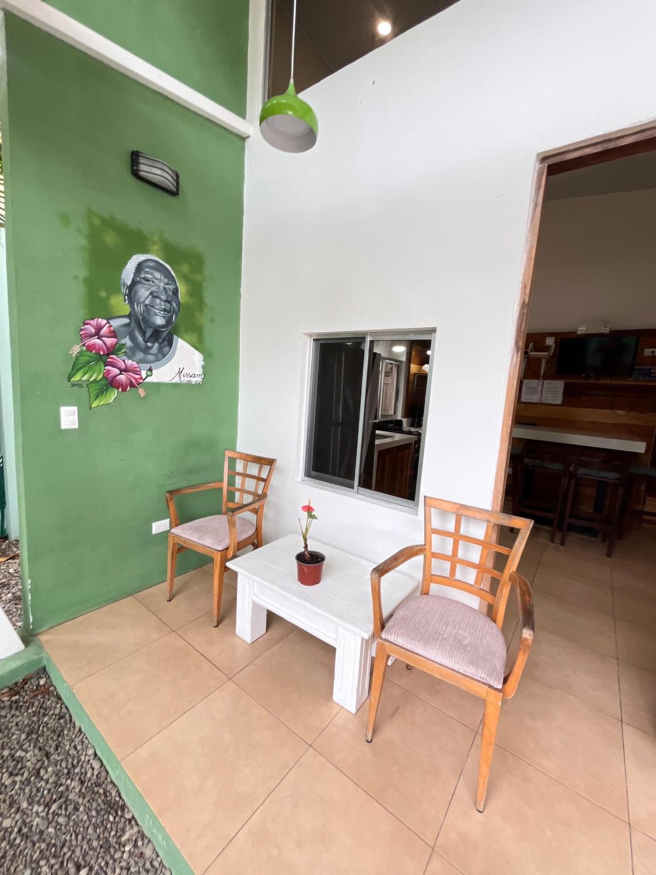 Casita Miss Sam en el Centro de Puerto Viejo