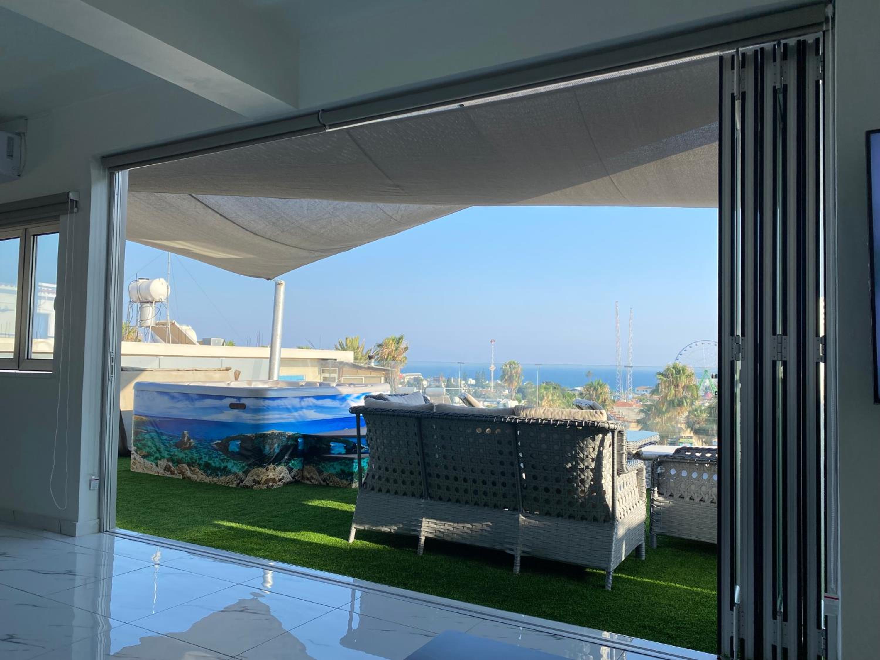Sant Central Deluxe Apartments