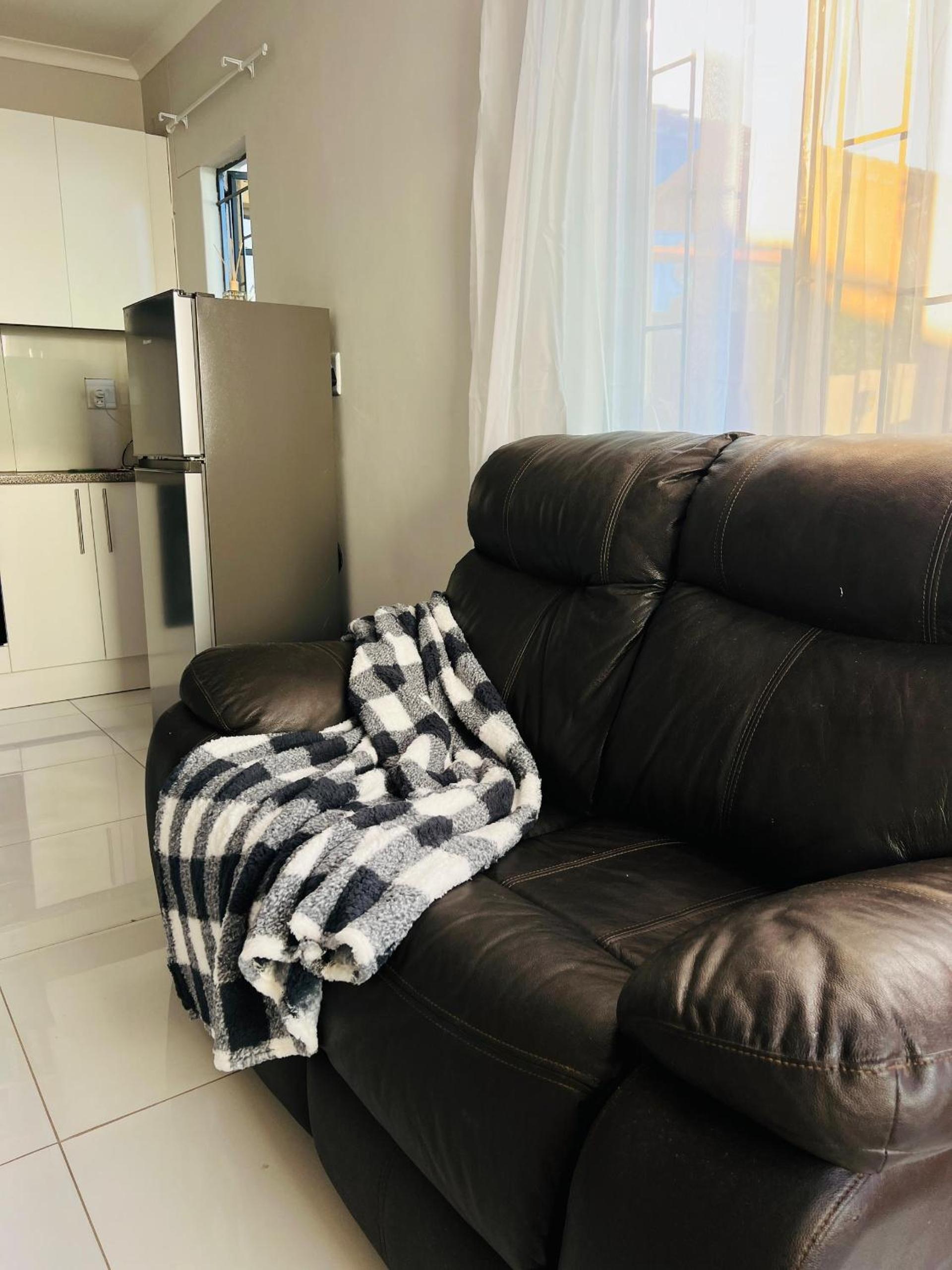 Easy Living Apartment