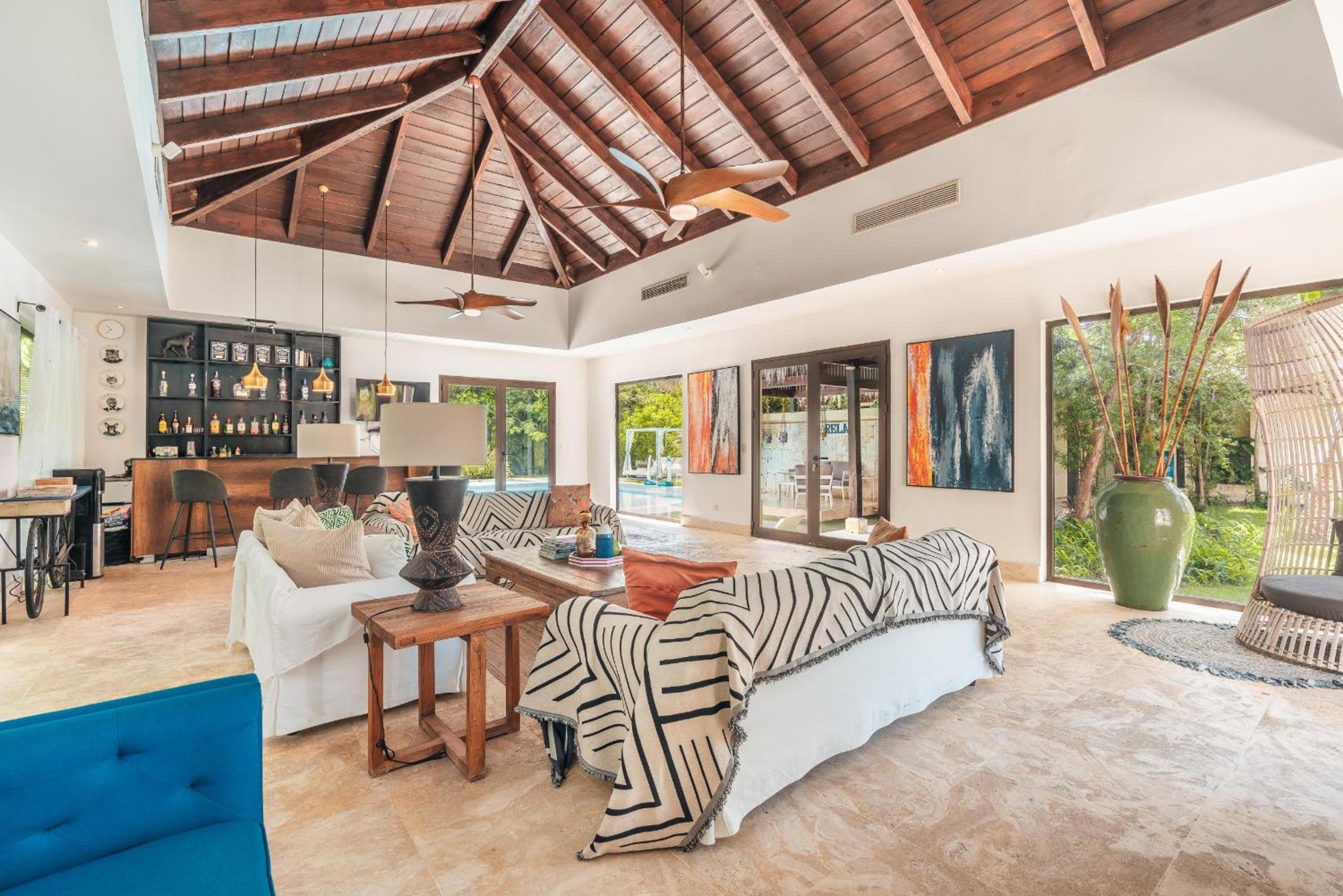 Amazing villa with pool maid jacuzzi in Cap Cana view 5