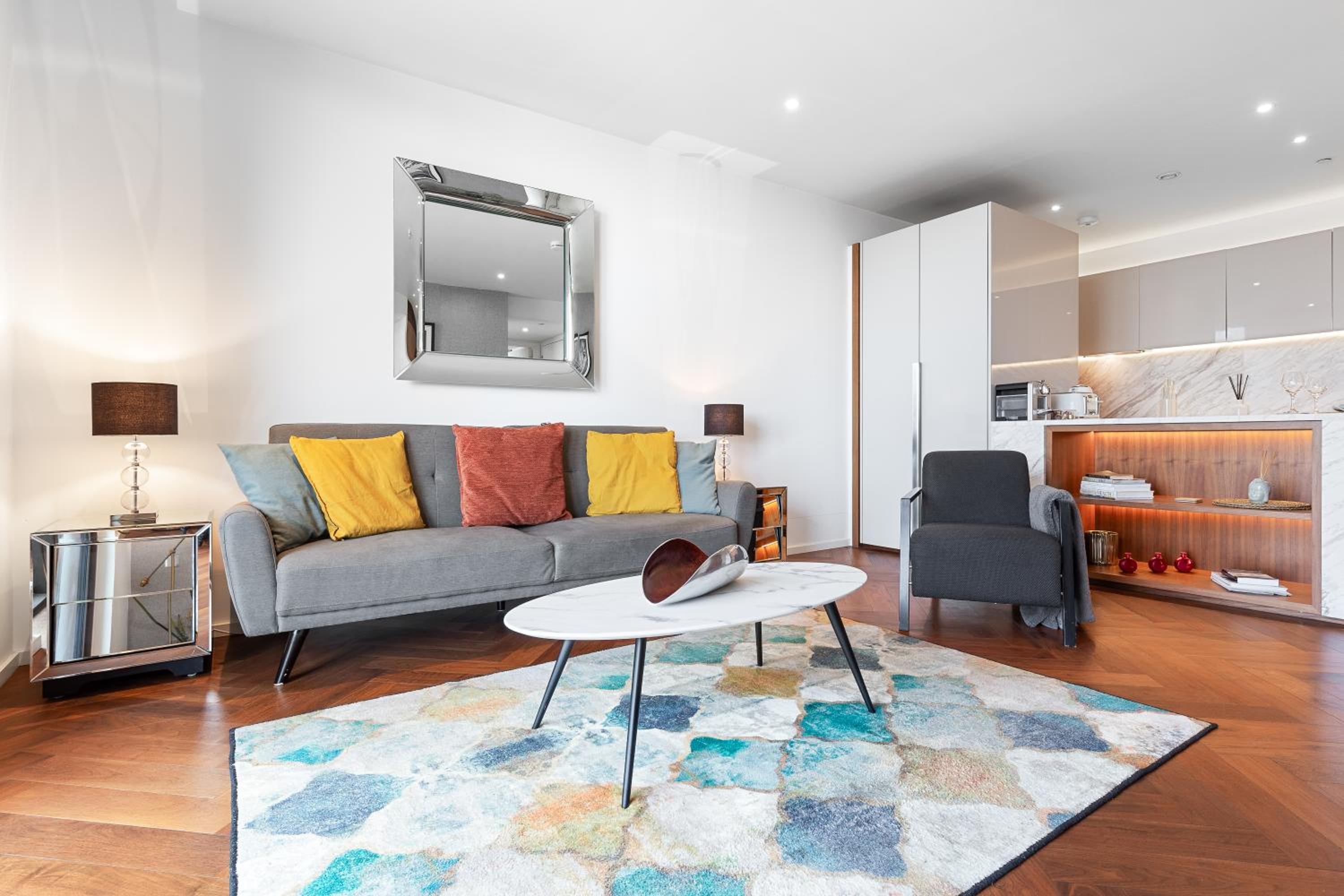 Central London Spectacular riverview two bedroom Luxury designer apartment-AC-Parking-WIFI-2 bathrooms