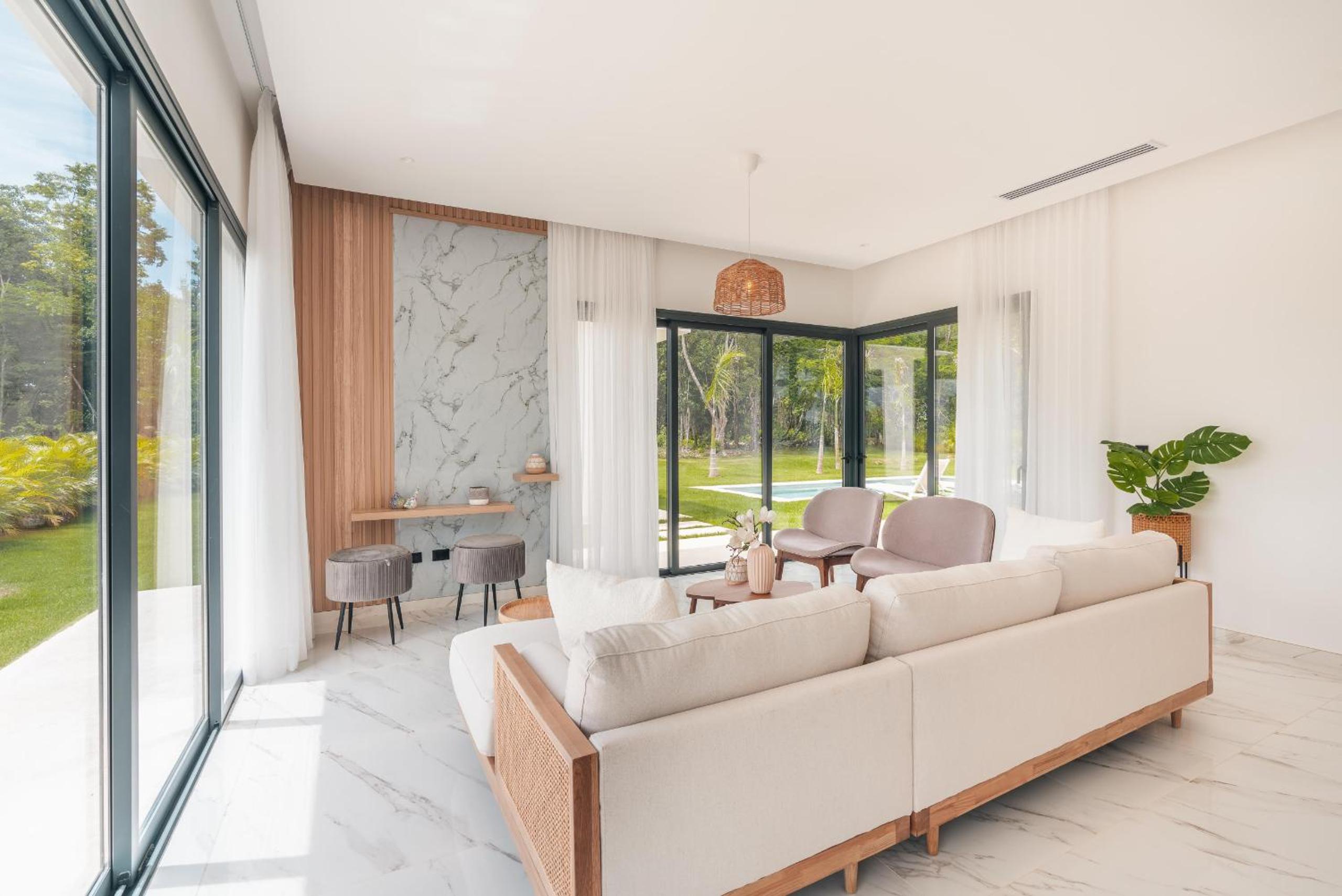 Magnificent villa with maid and pool at Caleton
