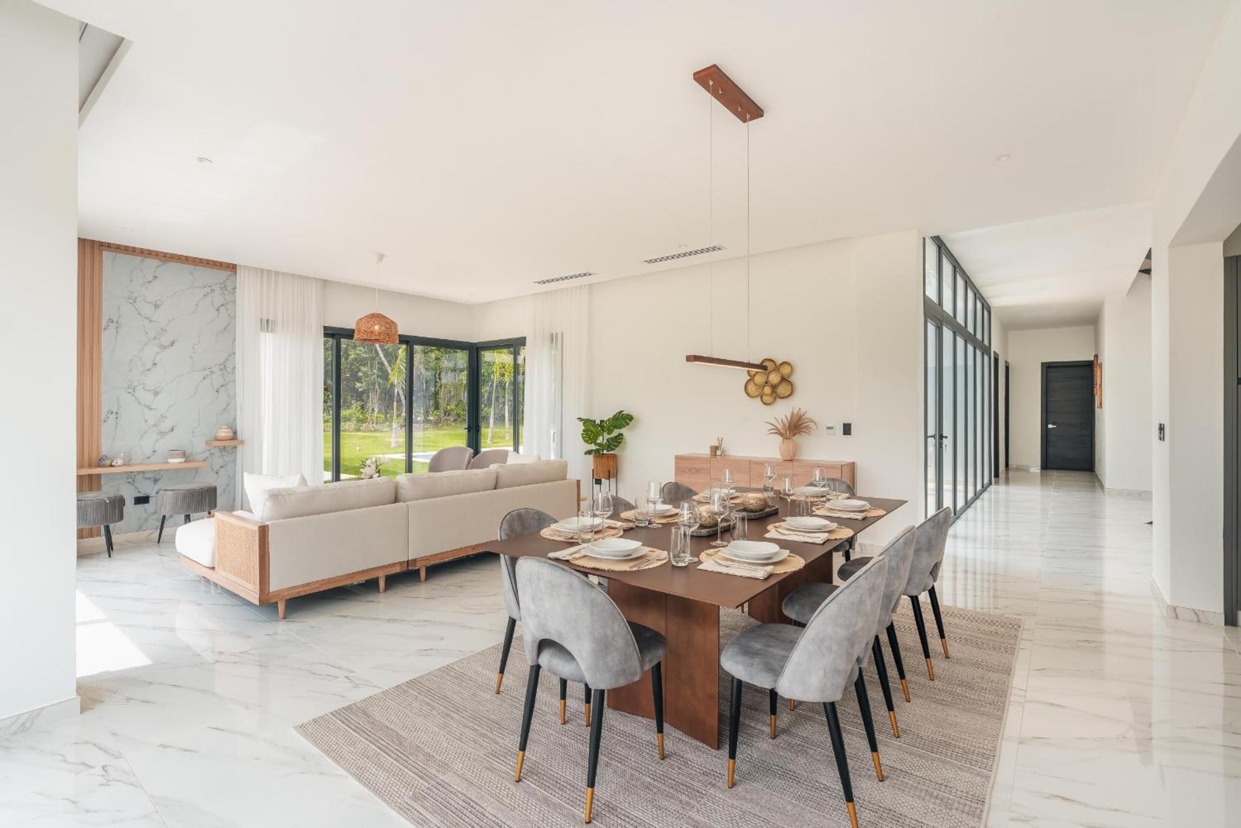 Magnificent villa with maid and pool at Caleton