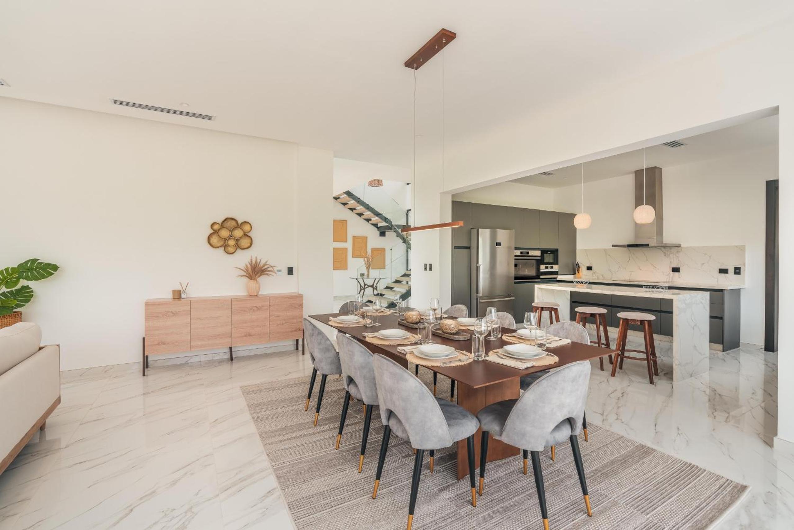 Magnificent villa with maid and pool at Caleton