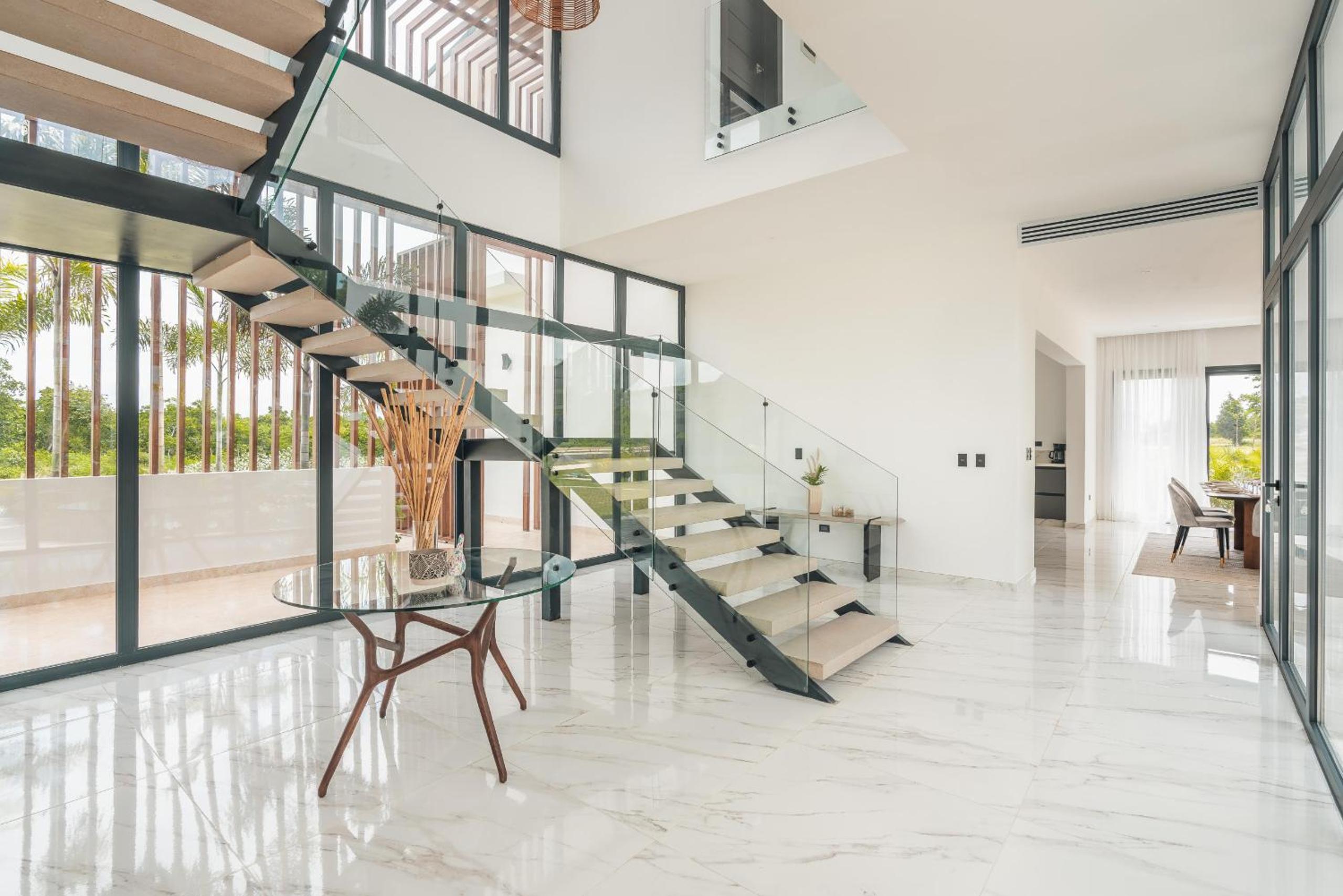 Magnificent villa with maid and pool at Caleton