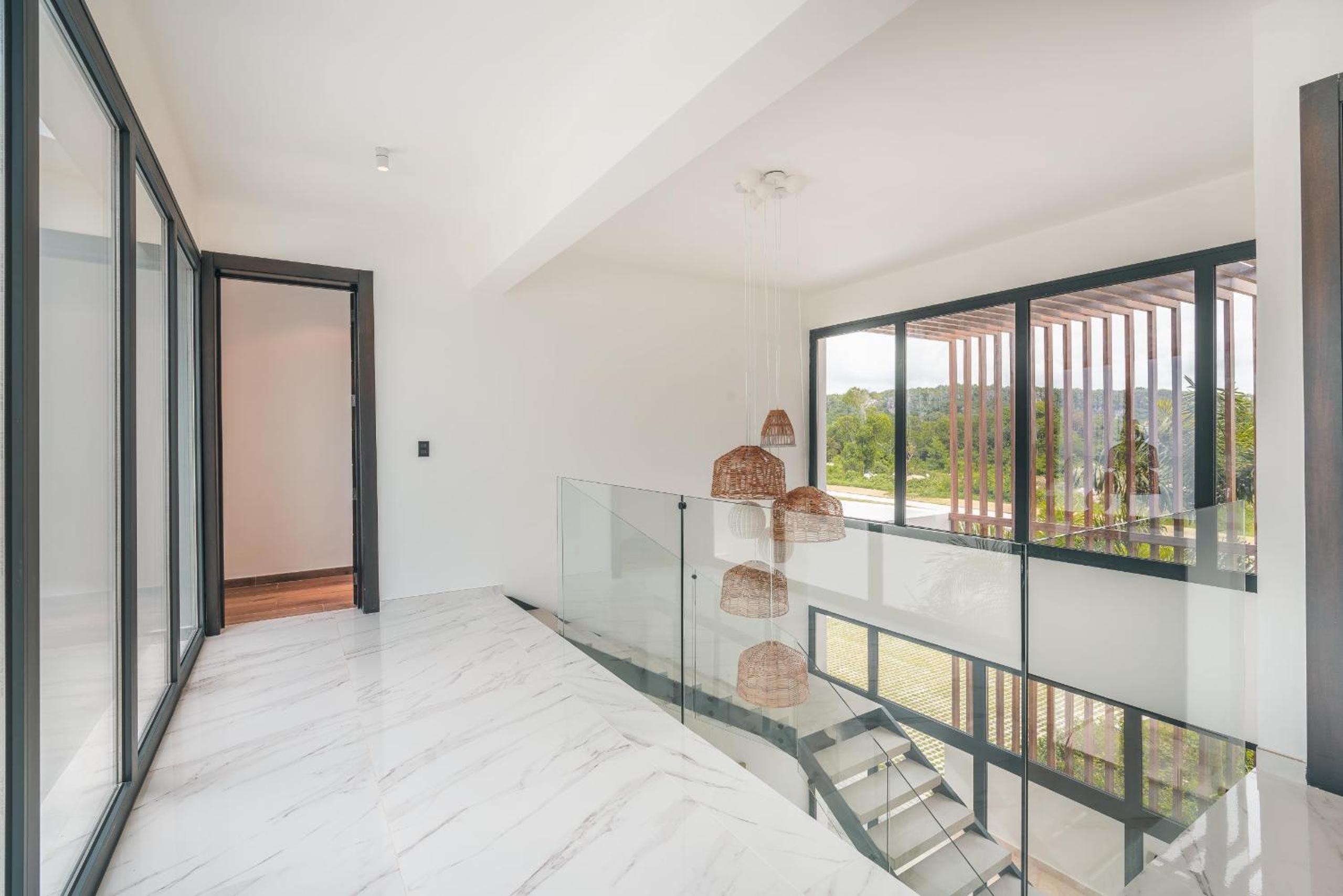 Magnificent villa with maid and pool at Caleton