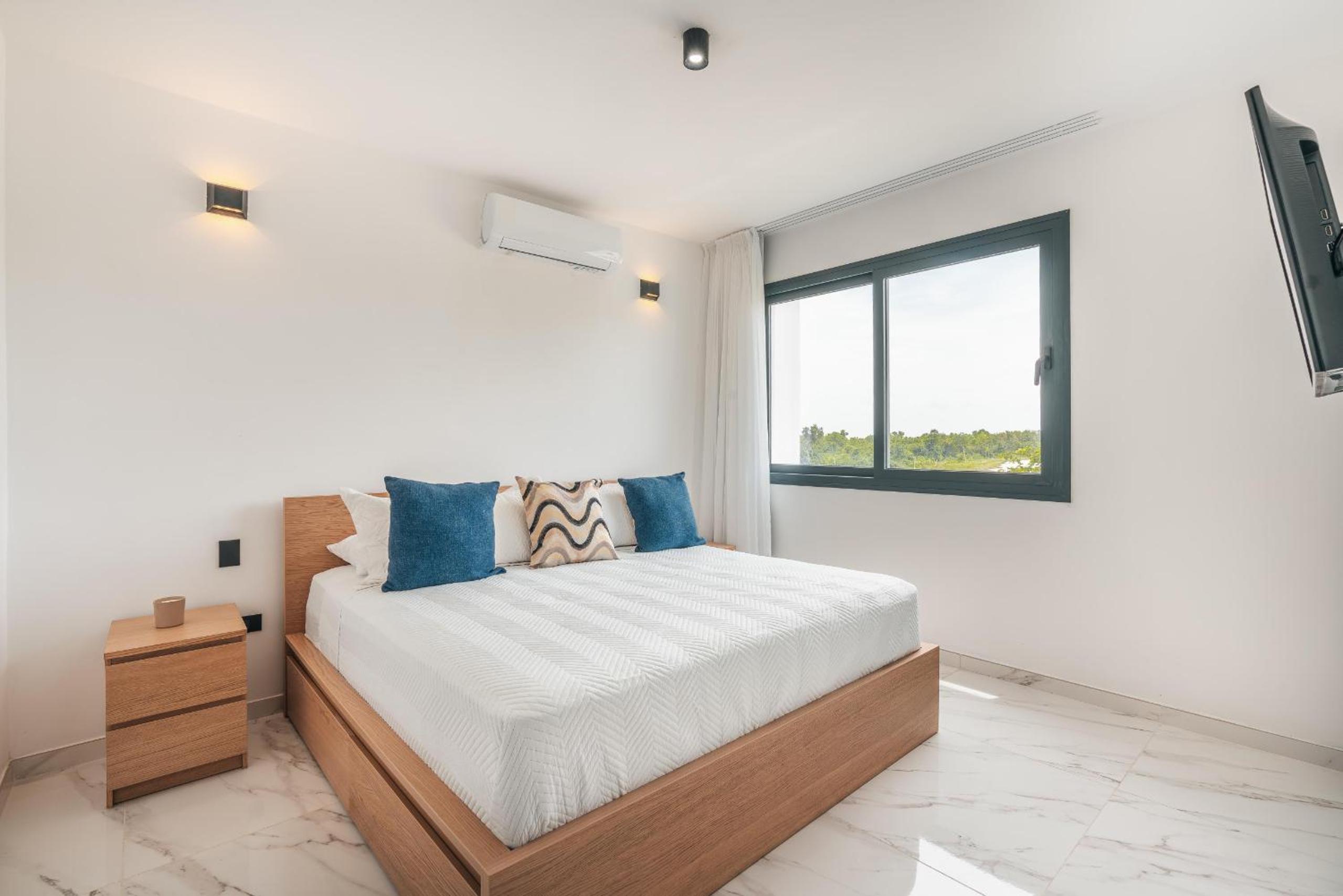 Magnificent villa with maid and pool at Caleton
