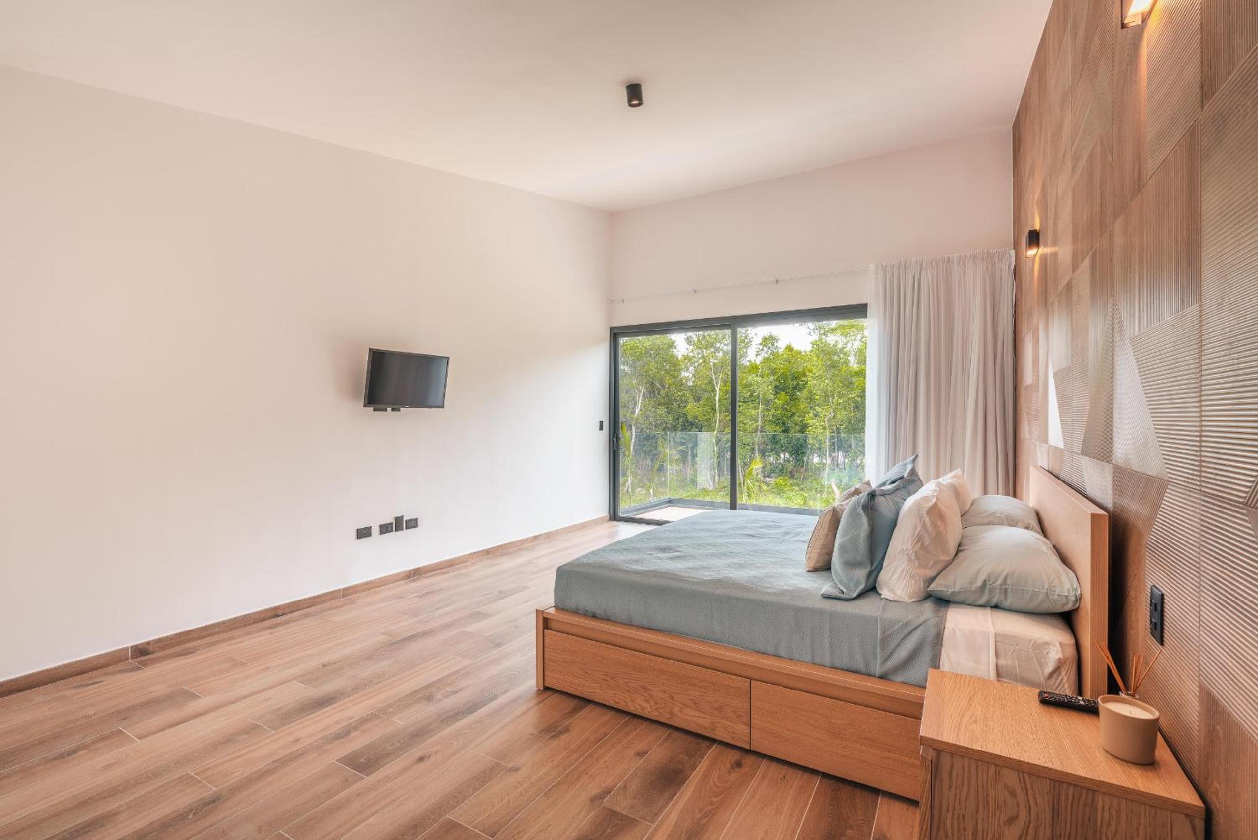Magnificent villa with maid and pool at Caleton