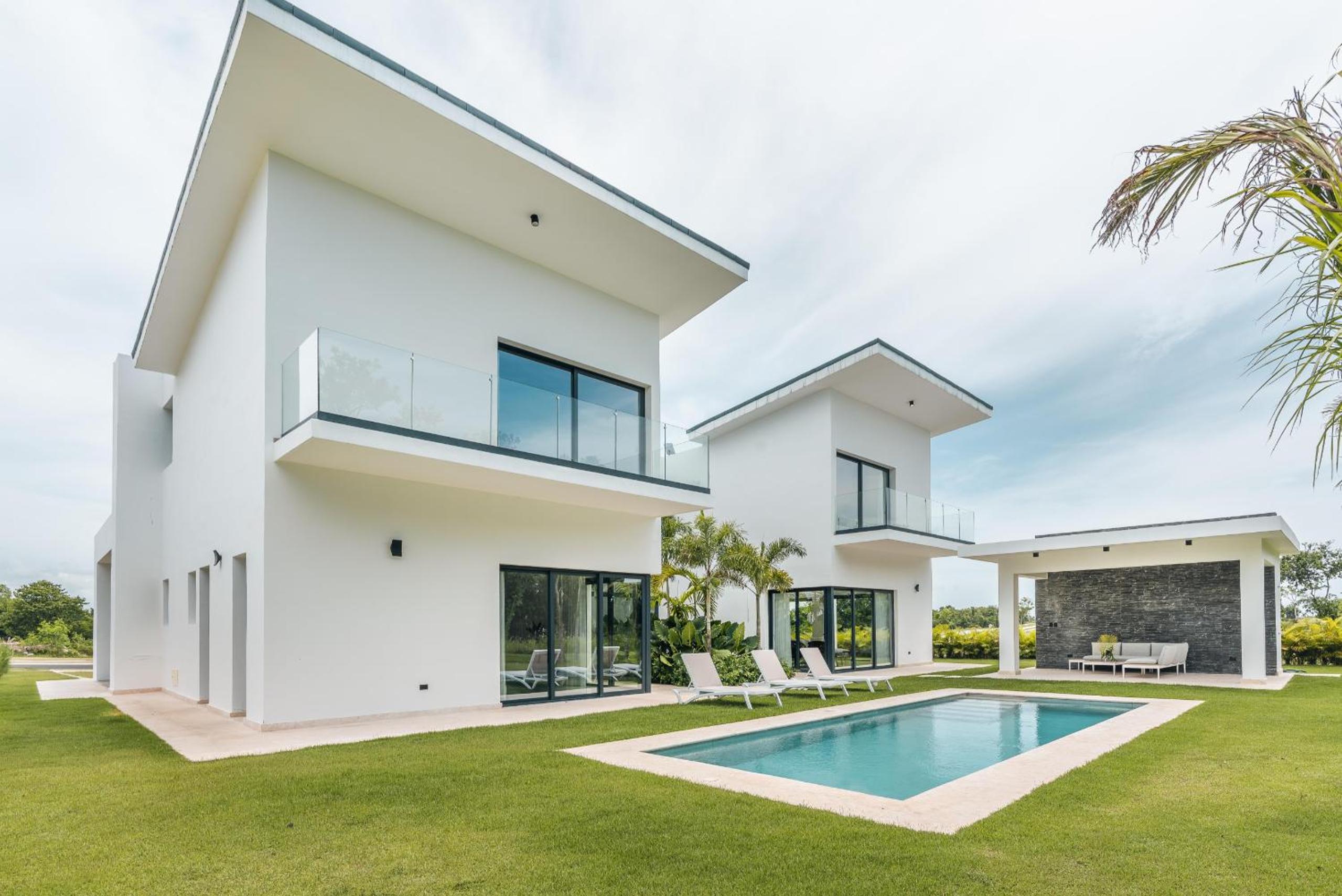 Magnificent villa with maid and pool at Caleton