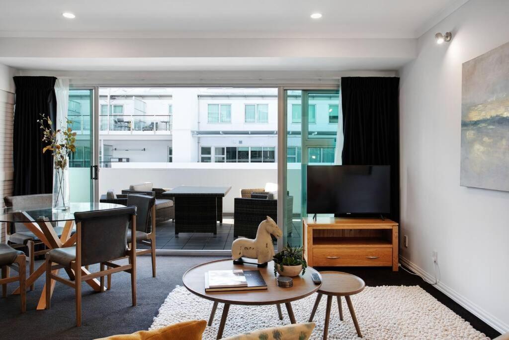 Princes Wharf 2BR Luxury - Newly Renovated view 2