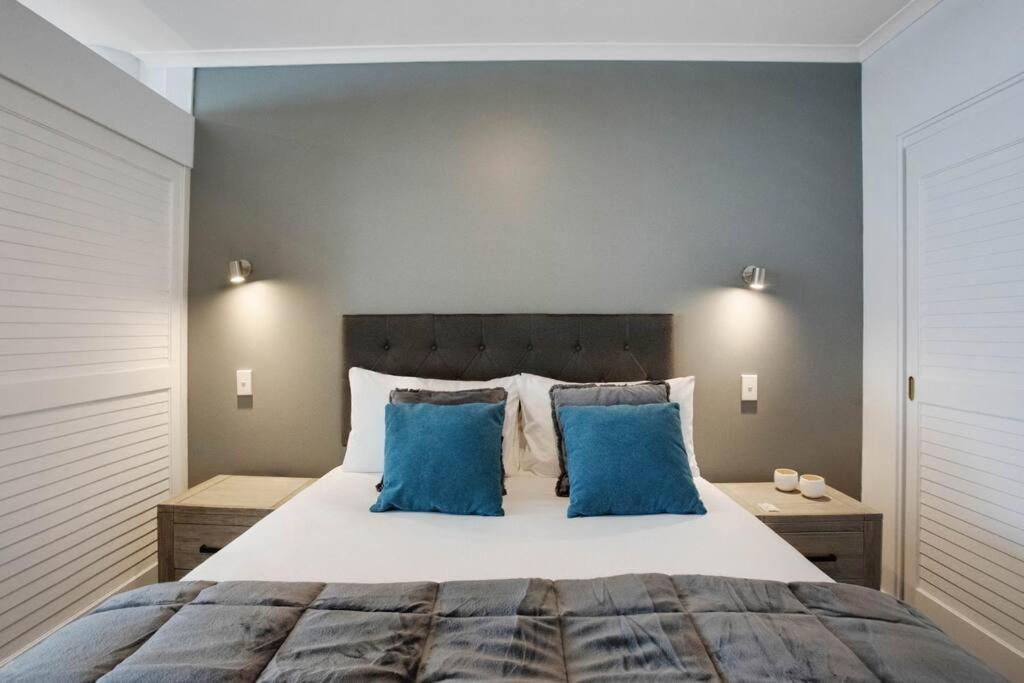 Princes Wharf 2BR Luxury - Newly Renovated view 3