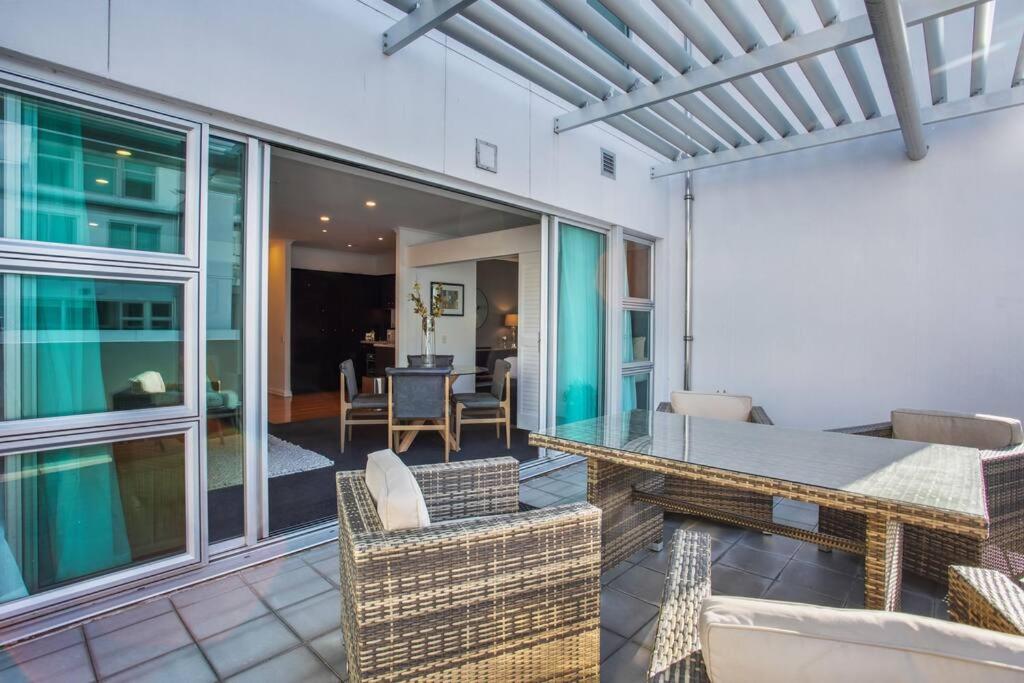 Princes Wharf 2BR Luxury - Newly Renovated view 4